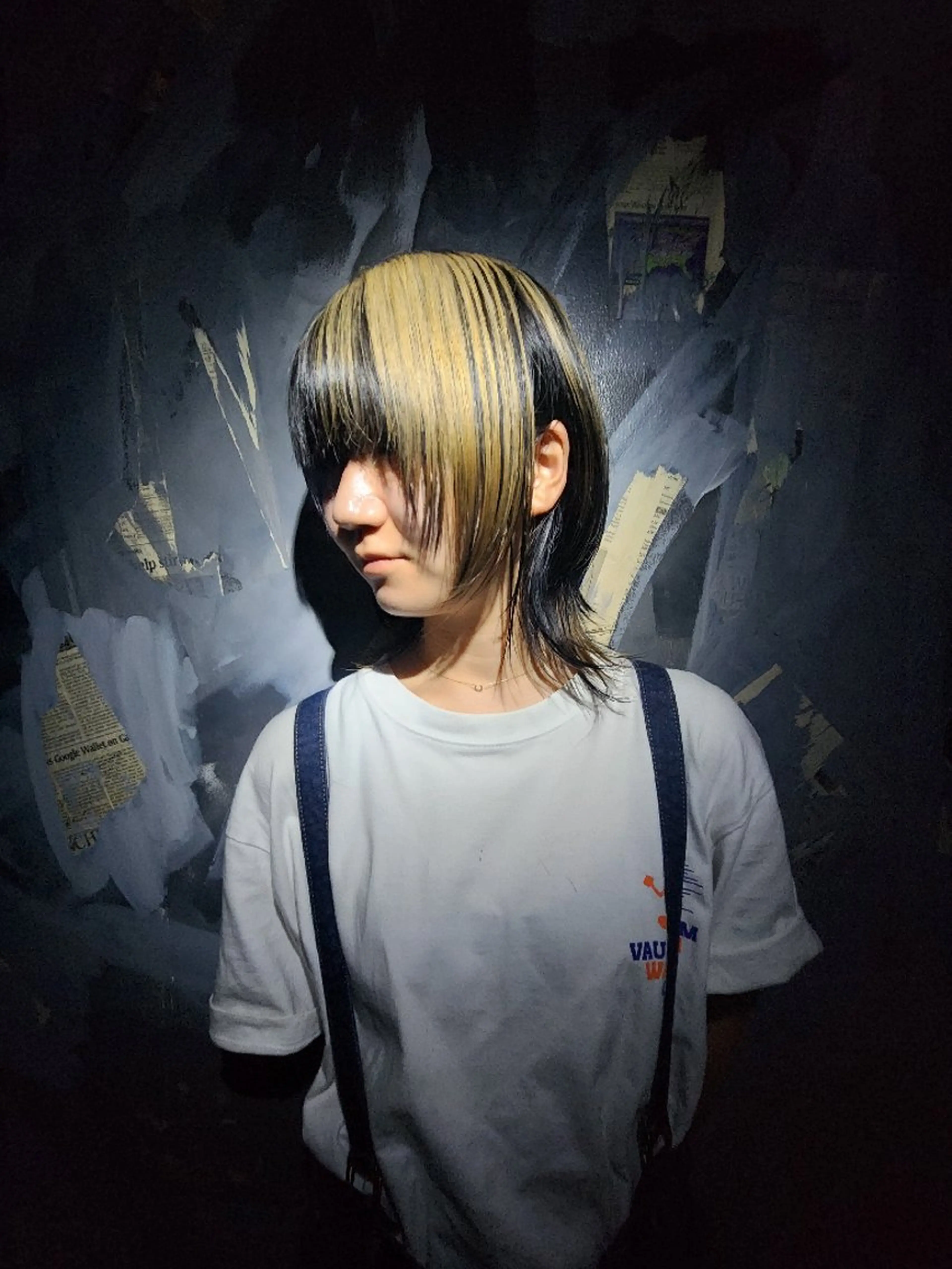 ミディアム レイヤーカット Backbocker所属・ハイトーン/ブリーチ /デザインカラーのヘアスタイル