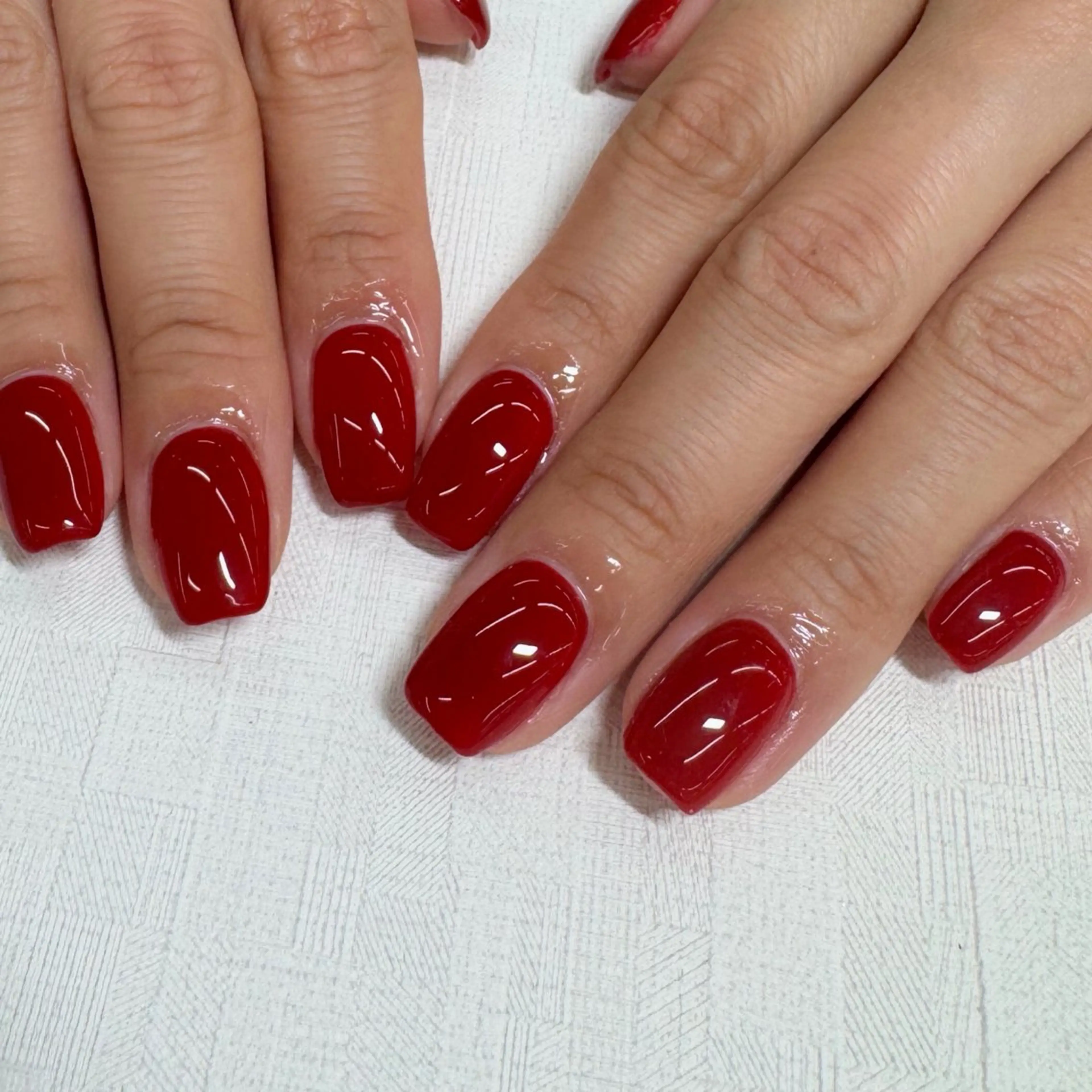 ネイル フレンチネイル ワンカラーネイル 赤色 ハンドネイル 【MAXKELLY】 Shiotaのネイルデザイン