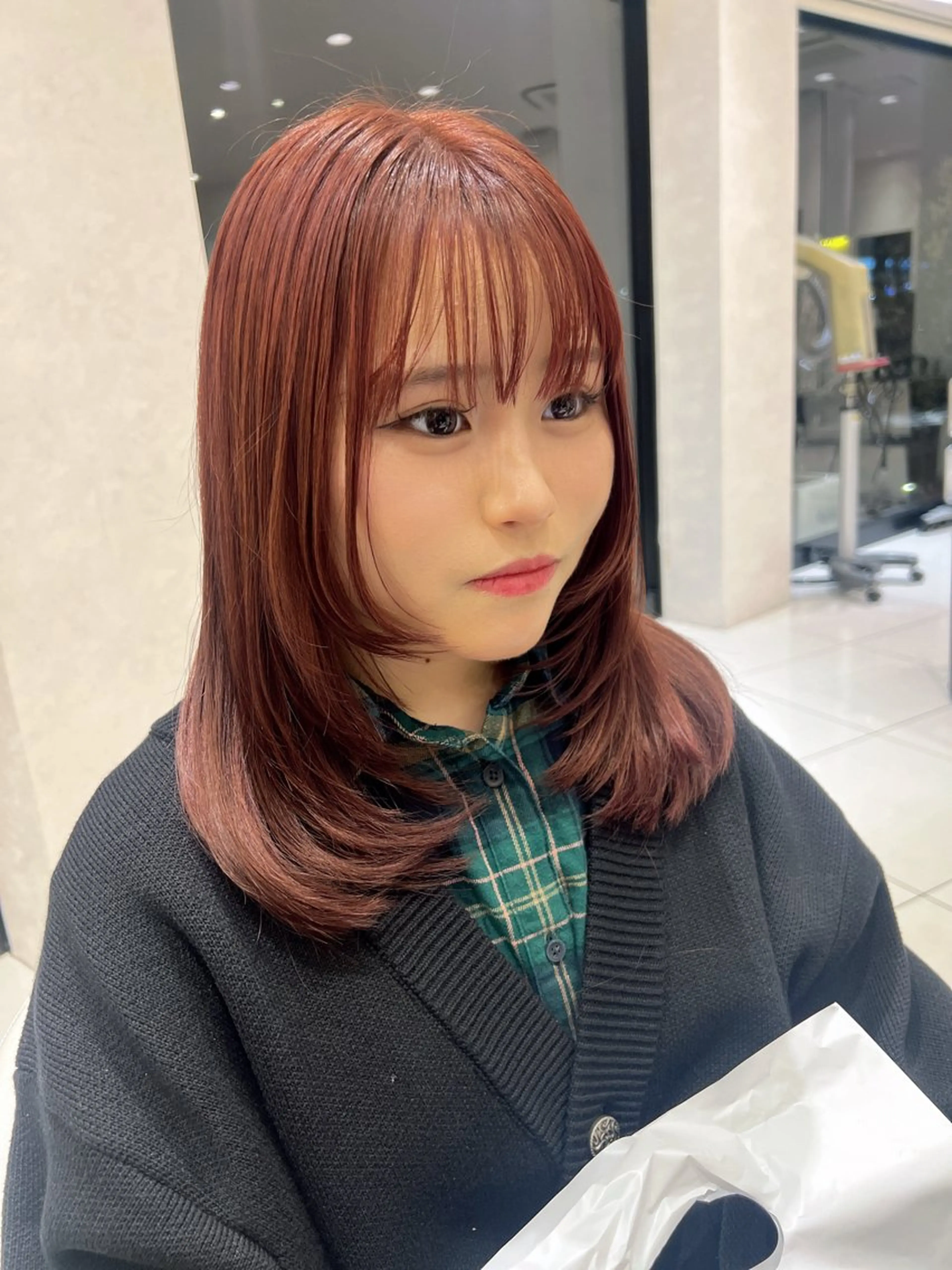 ミディアム カラー ピンクカラー レイヤーカット 小池 夏美のヘアスタイル