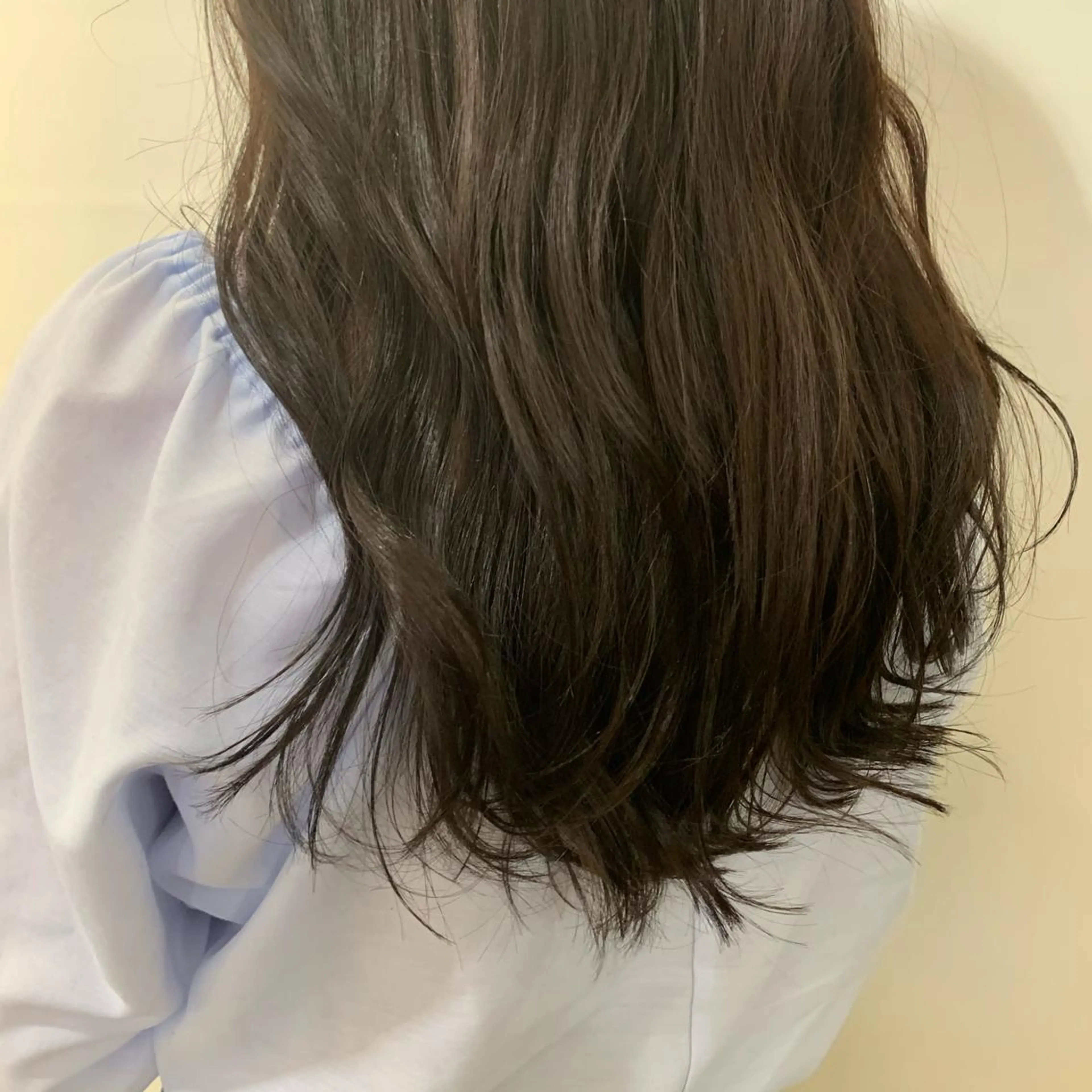 セミロング アッシュ アッシュブラウン 切りっぱなしボブ ソノキユウカのヘアスタイル