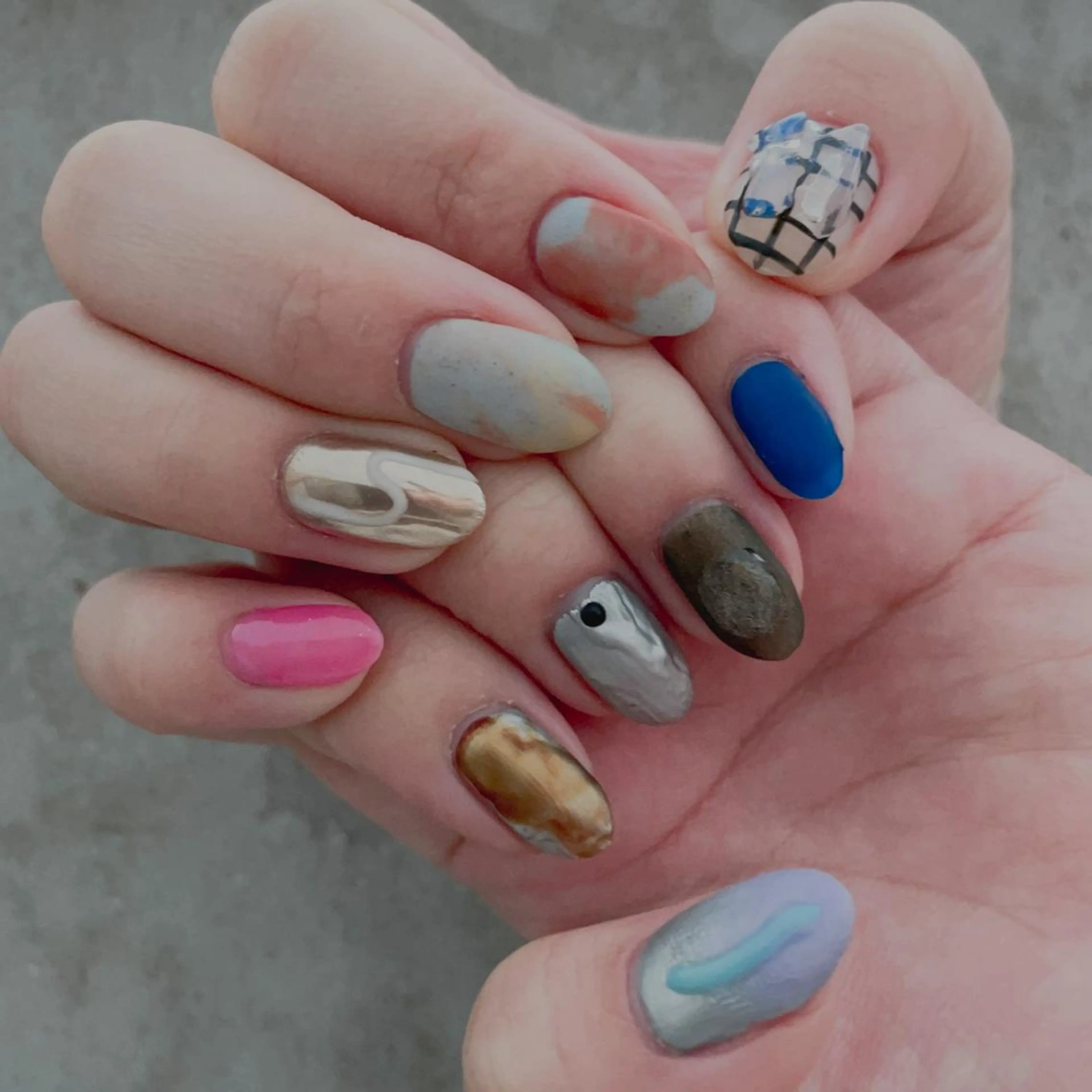 ネイル オオネザワ ユカのヘアスタイル