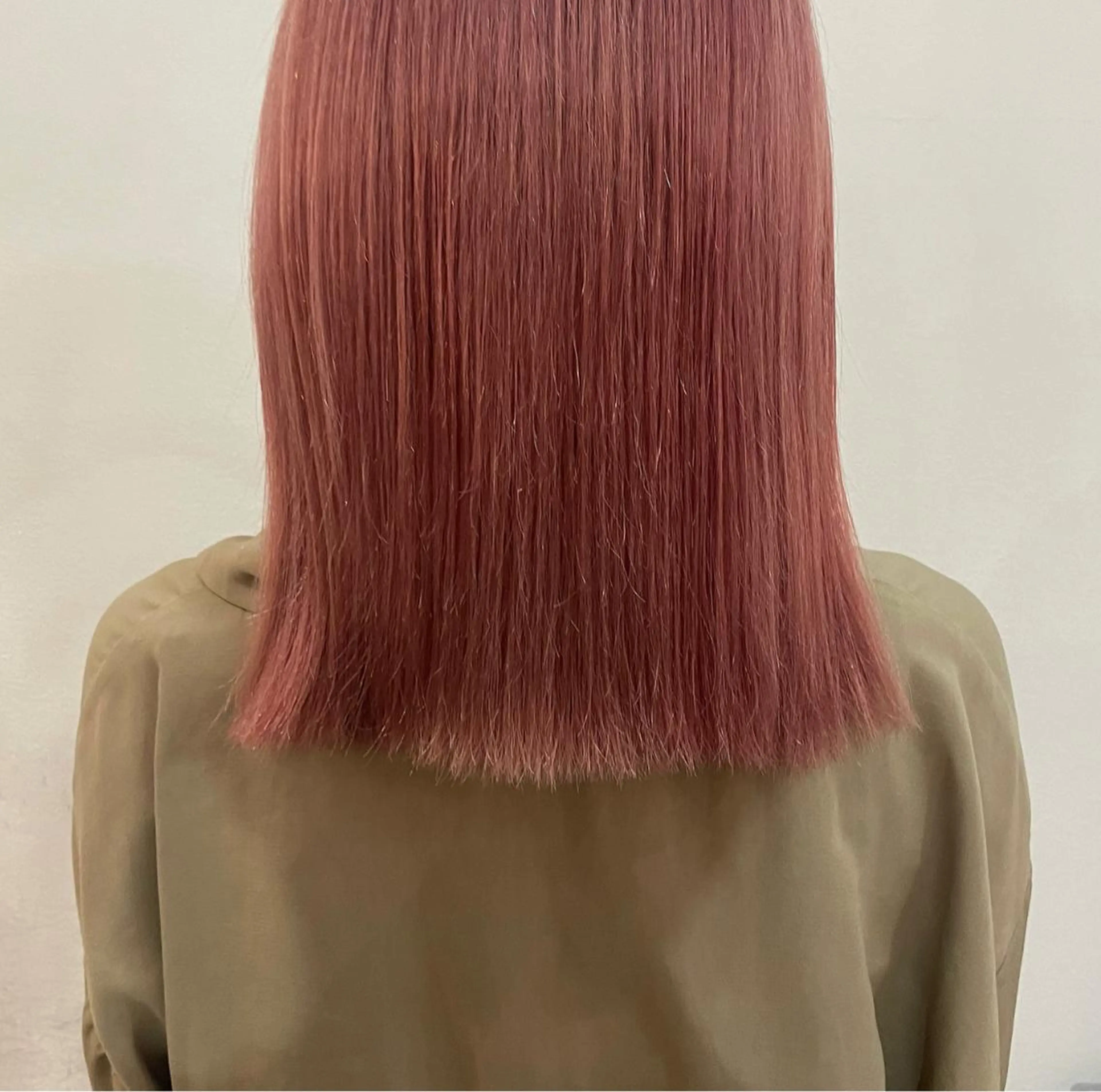 ミディアム カラー ベージュカラー ブリーチ ピンクカラー ピンクベージュ chiharu ボブ/レイヤーのヘアスタイル