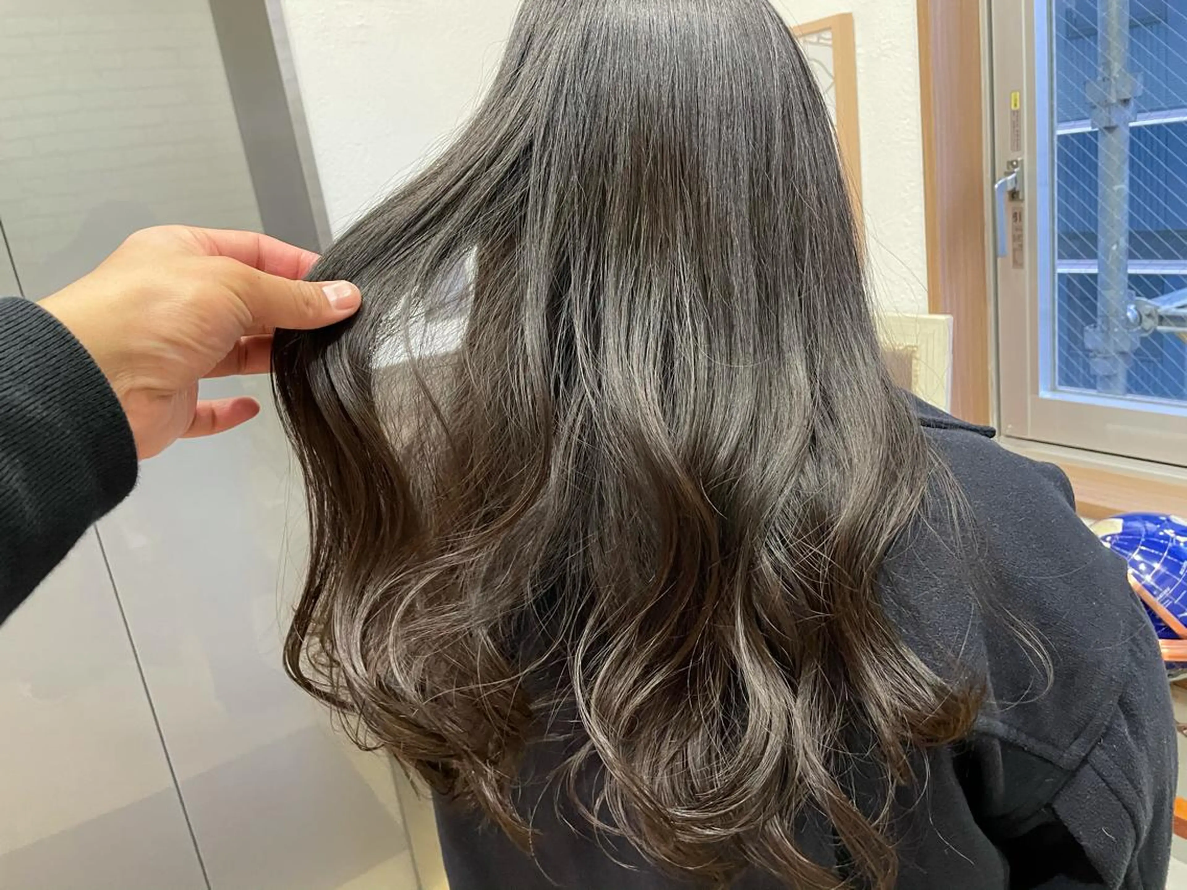 セミロング 渡辺俊介 暗髪カラー /美髪矯正/髪質改善のヘアスタイル