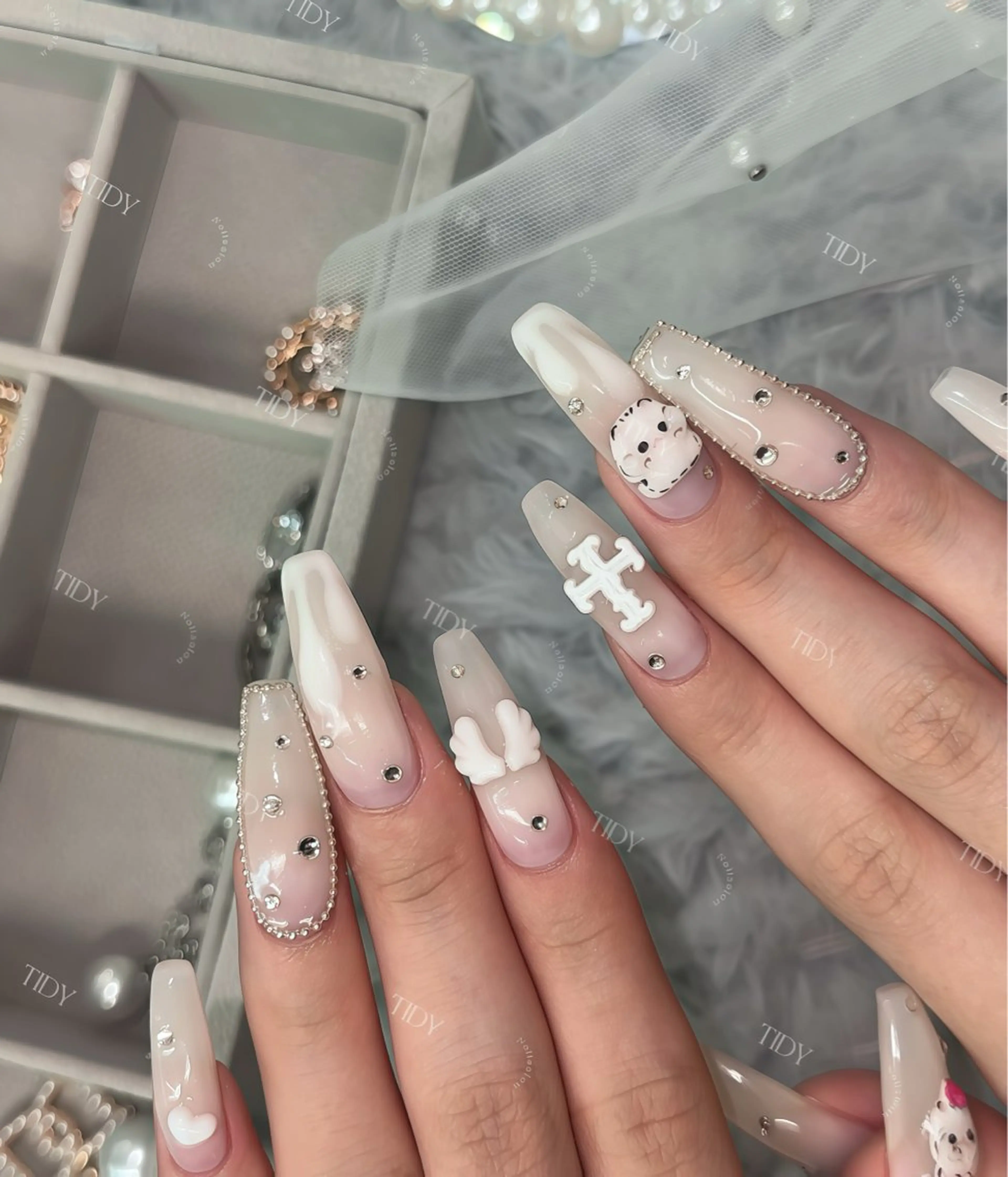 ネイル フットネイル ジェルネイル キラキラネイル 韓国ネイル ロングネイル ハンドネイル TIDY .のネイルデザイン