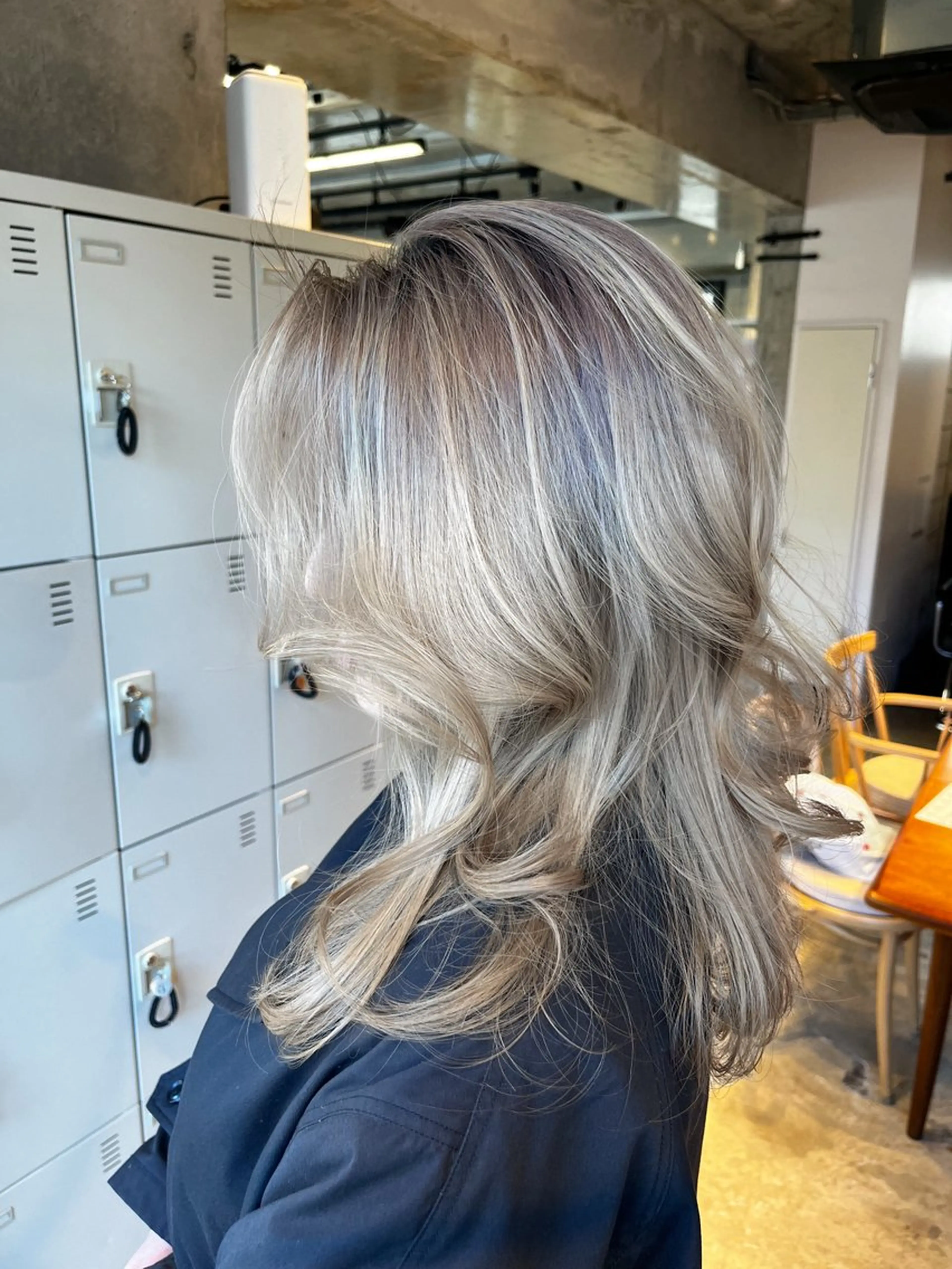 カラー ヘアカラー ウルフとデザイン カラーの神のヘアスタイル