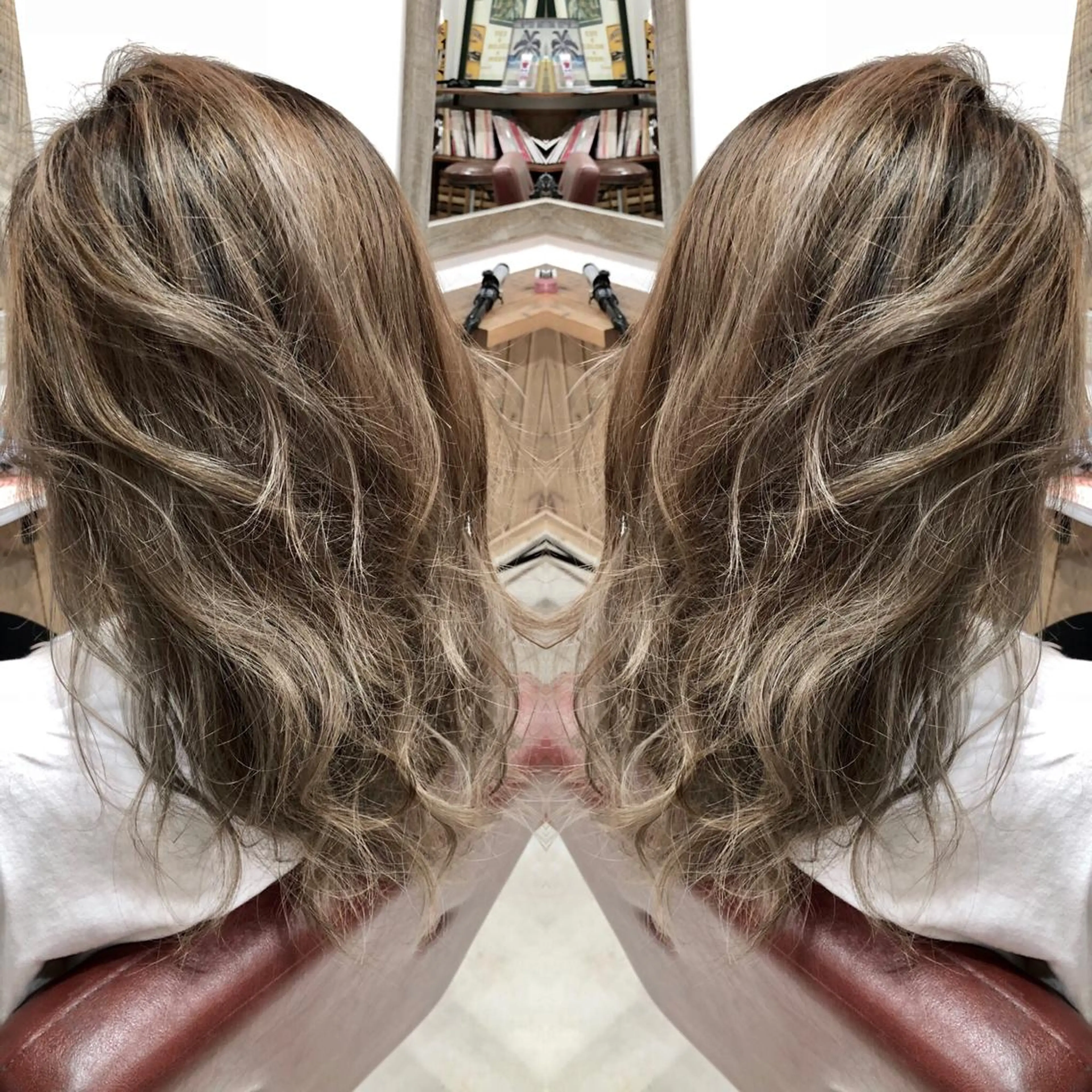 ロング カラー アッシュ バレイヤージュ ベージュカラー レイヤーカット M IIのヘアスタイル