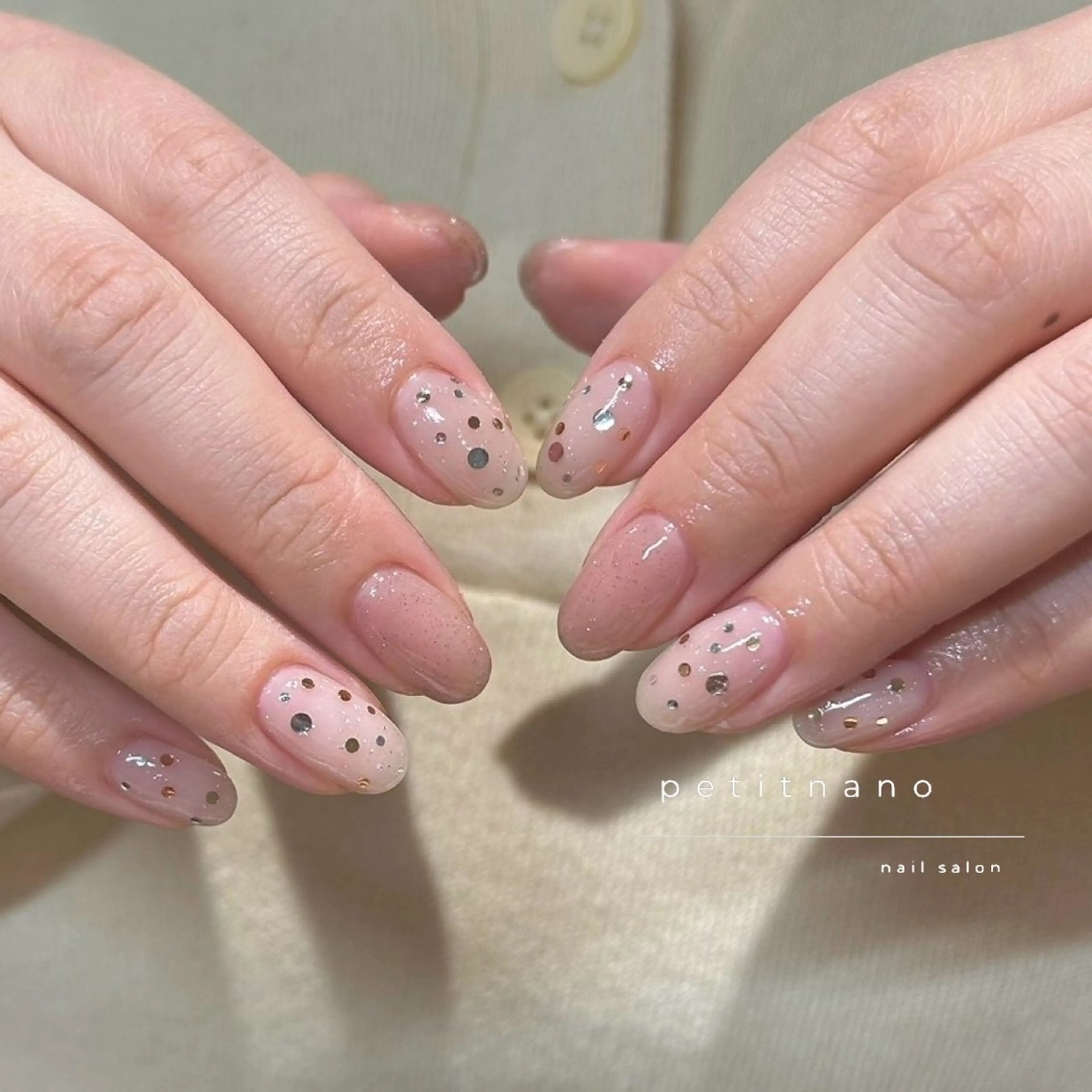 ネイル ドット ホログラムネイル ニュアンスネイル ハンドネイル nail‪◯ petitnanoのネイルデザイン
