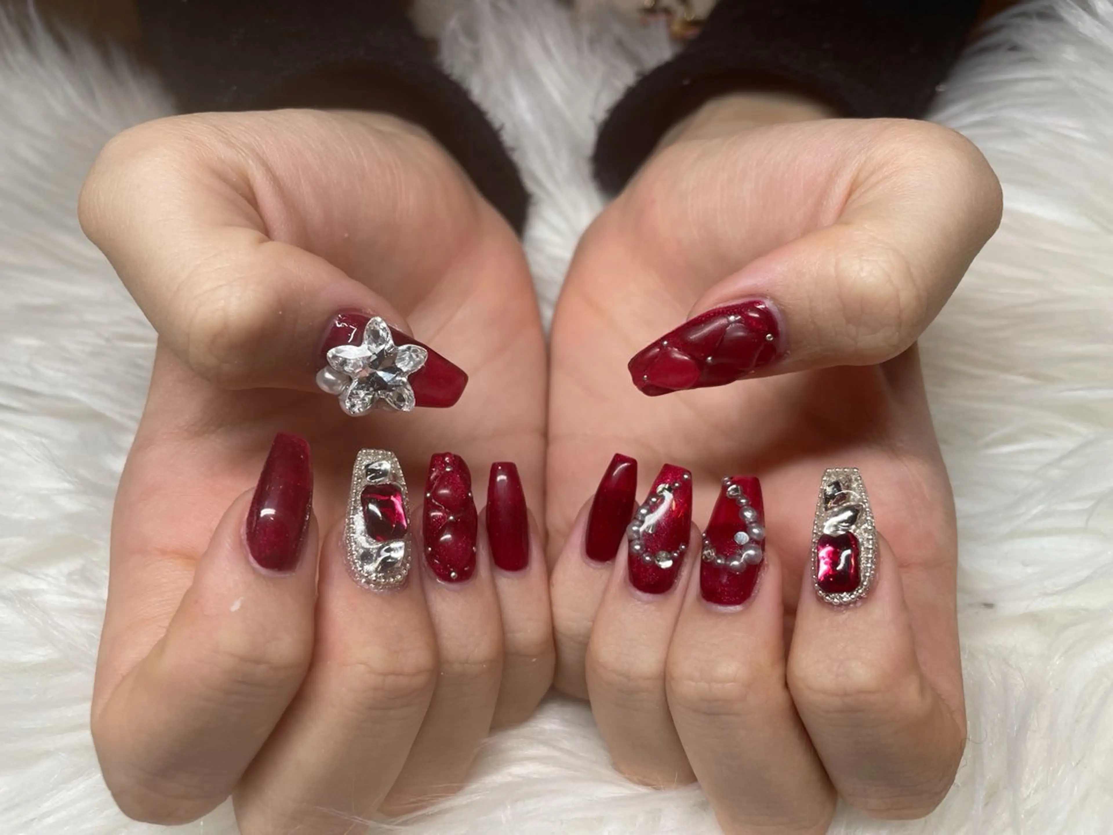 ネイル ストーンネイル nail salon Luxury 梅田店所属・谷口 空心のネイルデザイン