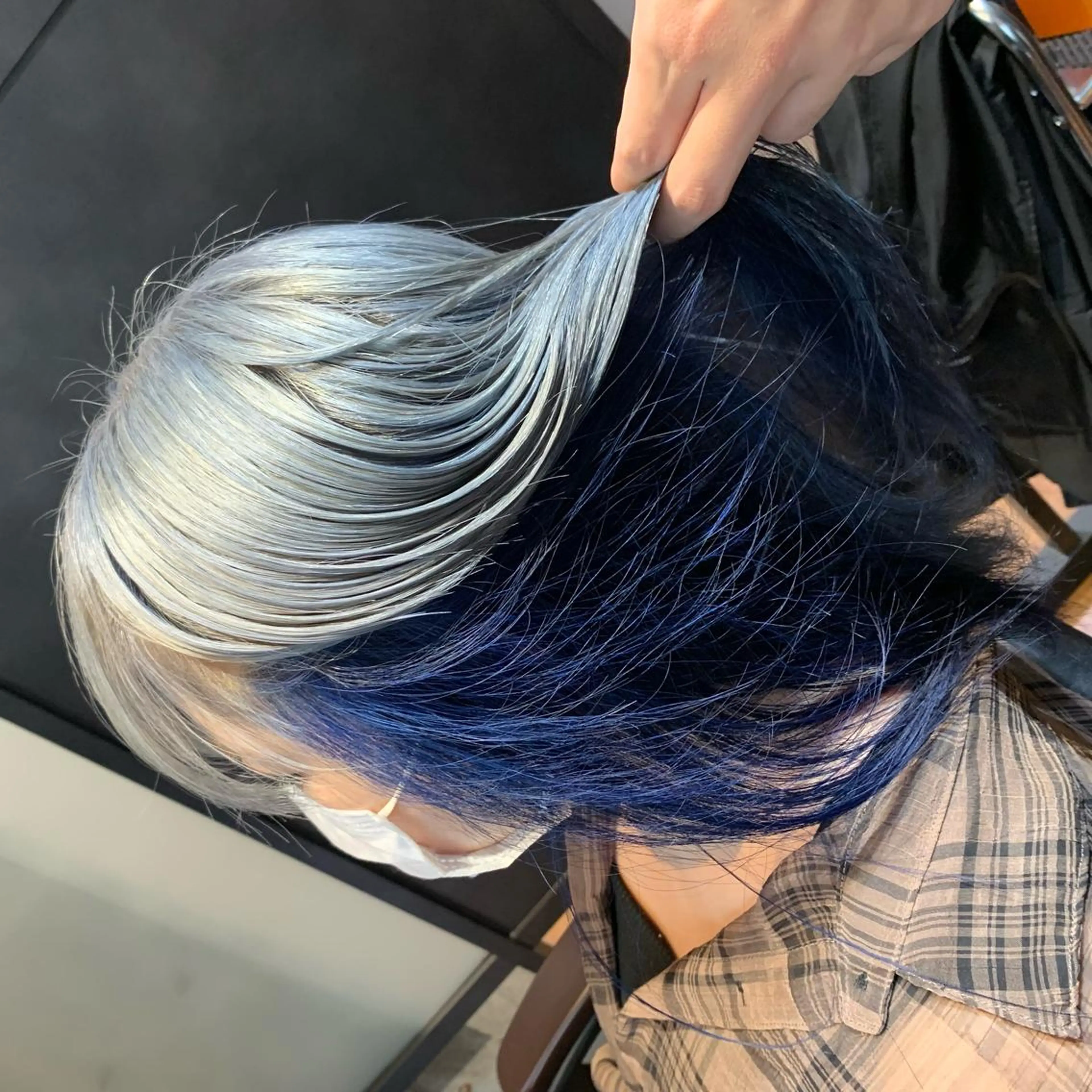 セミロング カラー newi TATSUのヘアスタイル