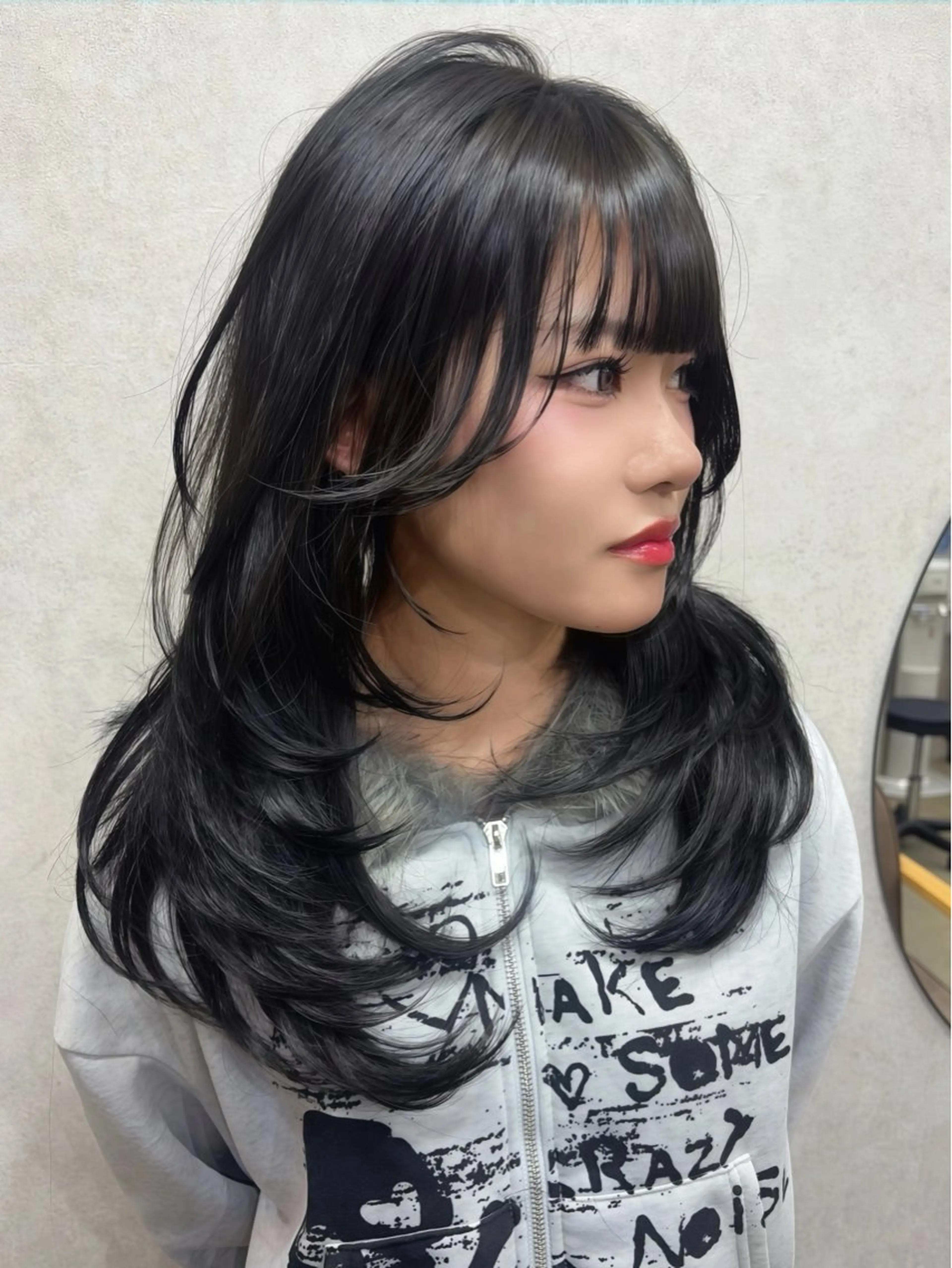 ロング カット ヘアカラー maya レイヤーカットのヘアスタイル