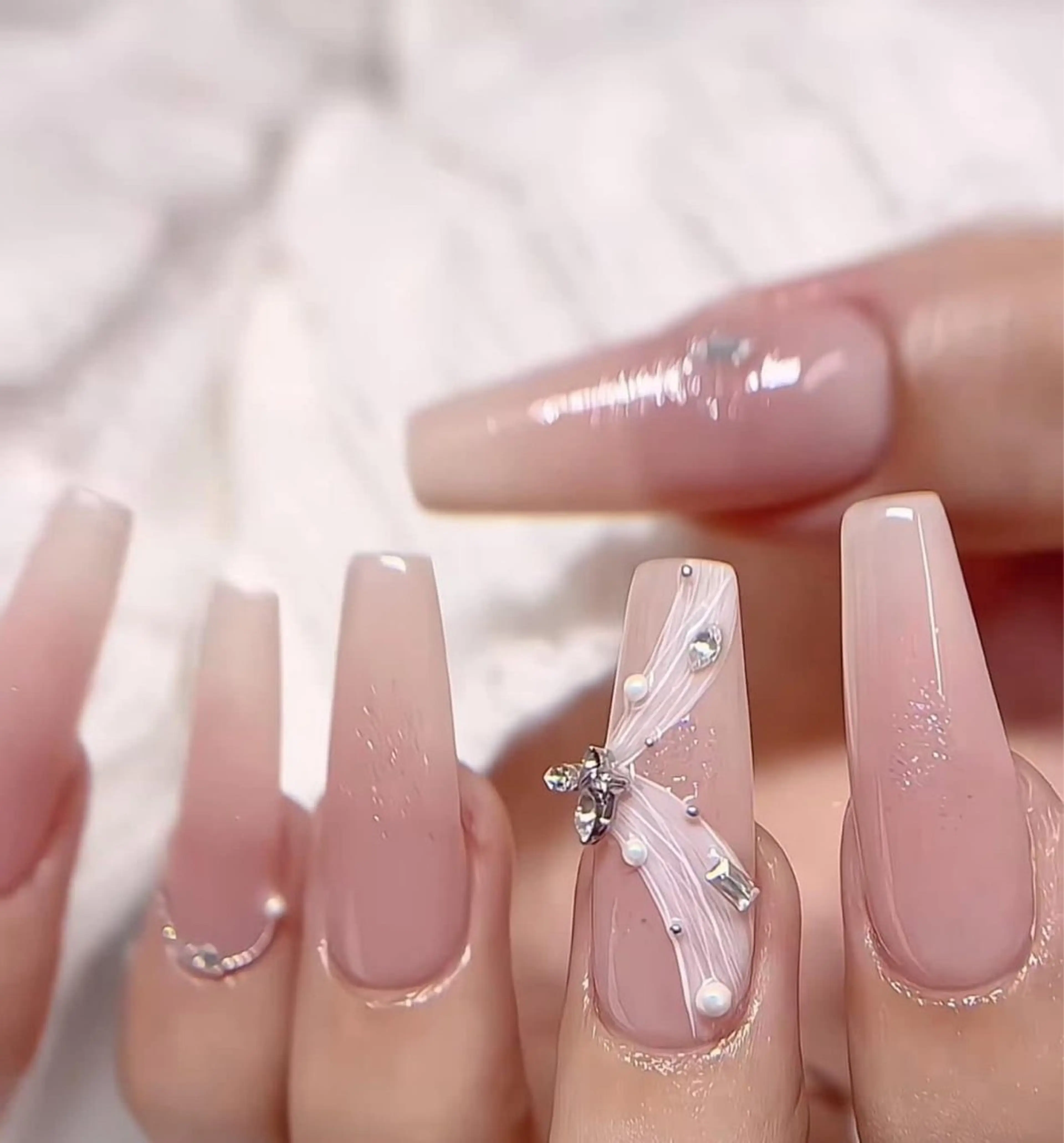 ネイル ハンドネイル MQueen ネイルサロンマルのネイルデザイン