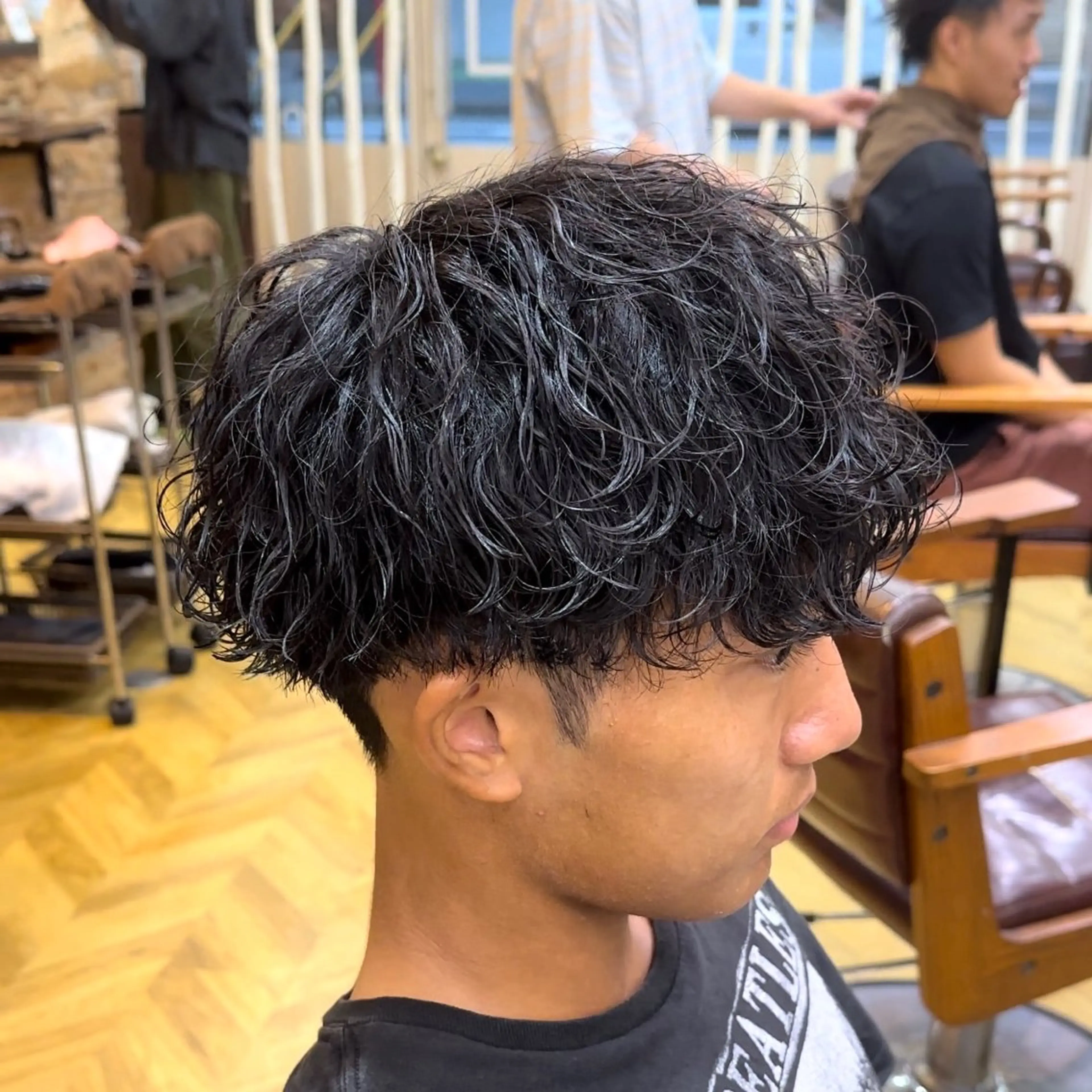 ショート パーマ メンズ マッシュ メンズパーマ 波巻きパーマ 楽で簡単に決まる メンズヘア💥曽我尾のヘアスタイル