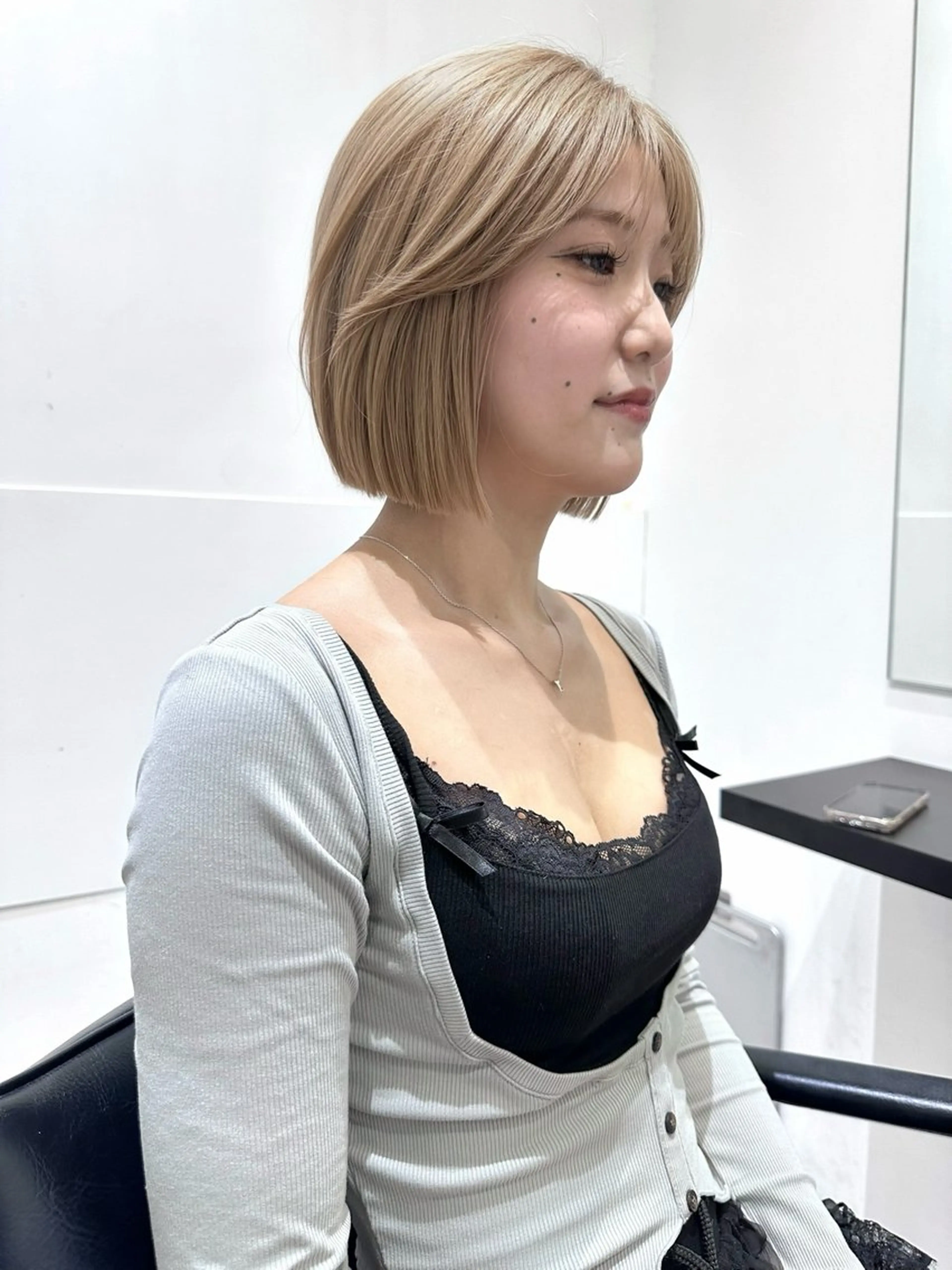 ショート カラー ベージュカラー ブリーチ ケアブリーチ デザインカラー ダブルカラー カット ヘアカラー トリートメント TATSUブリーチ/ ミルクティーベージュのヘアスタイル