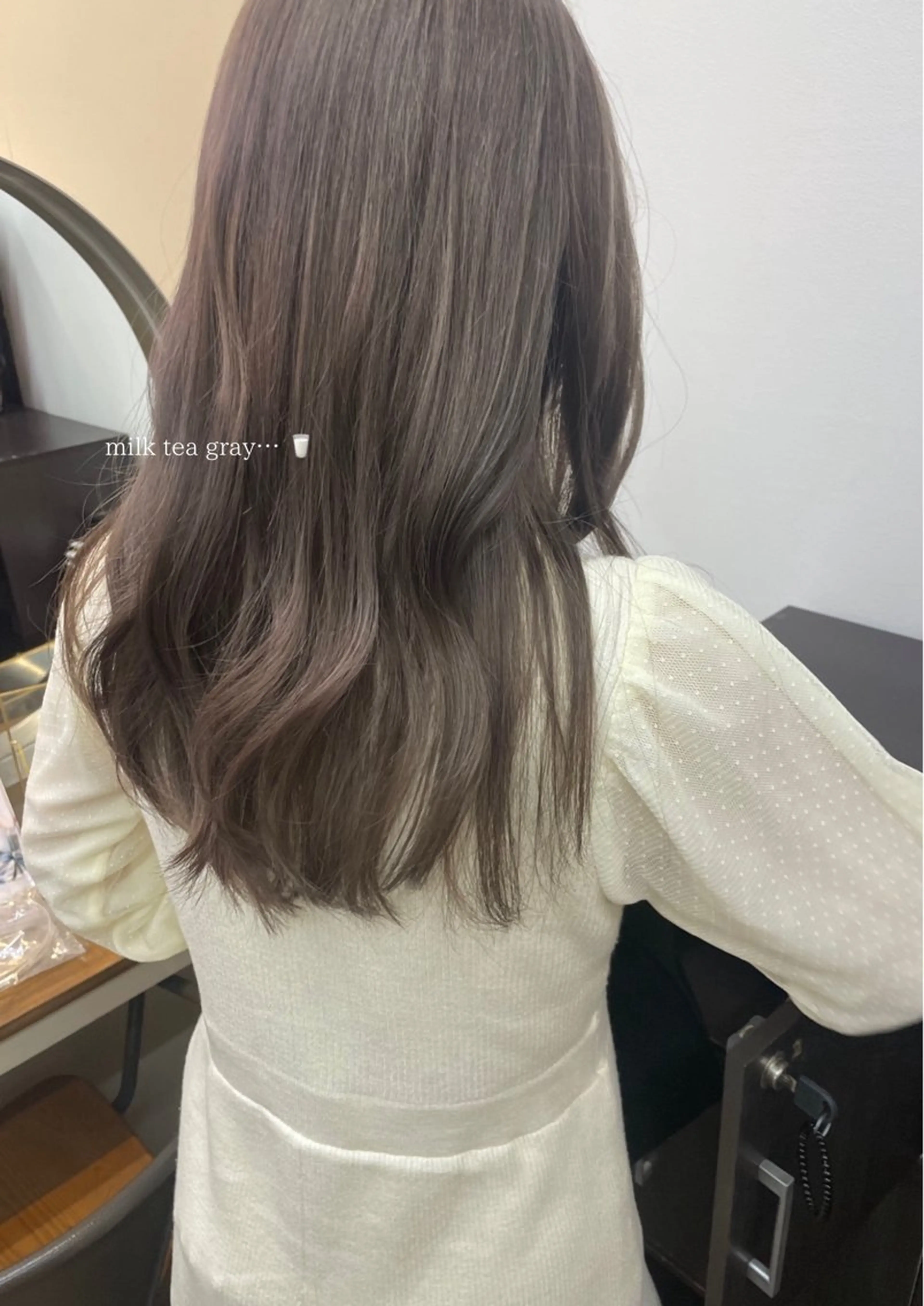 セミロング カラー SALOWIN  吉祥寺店所属・くすみベージュカラー 🪻HARUKAのヘアスタイル