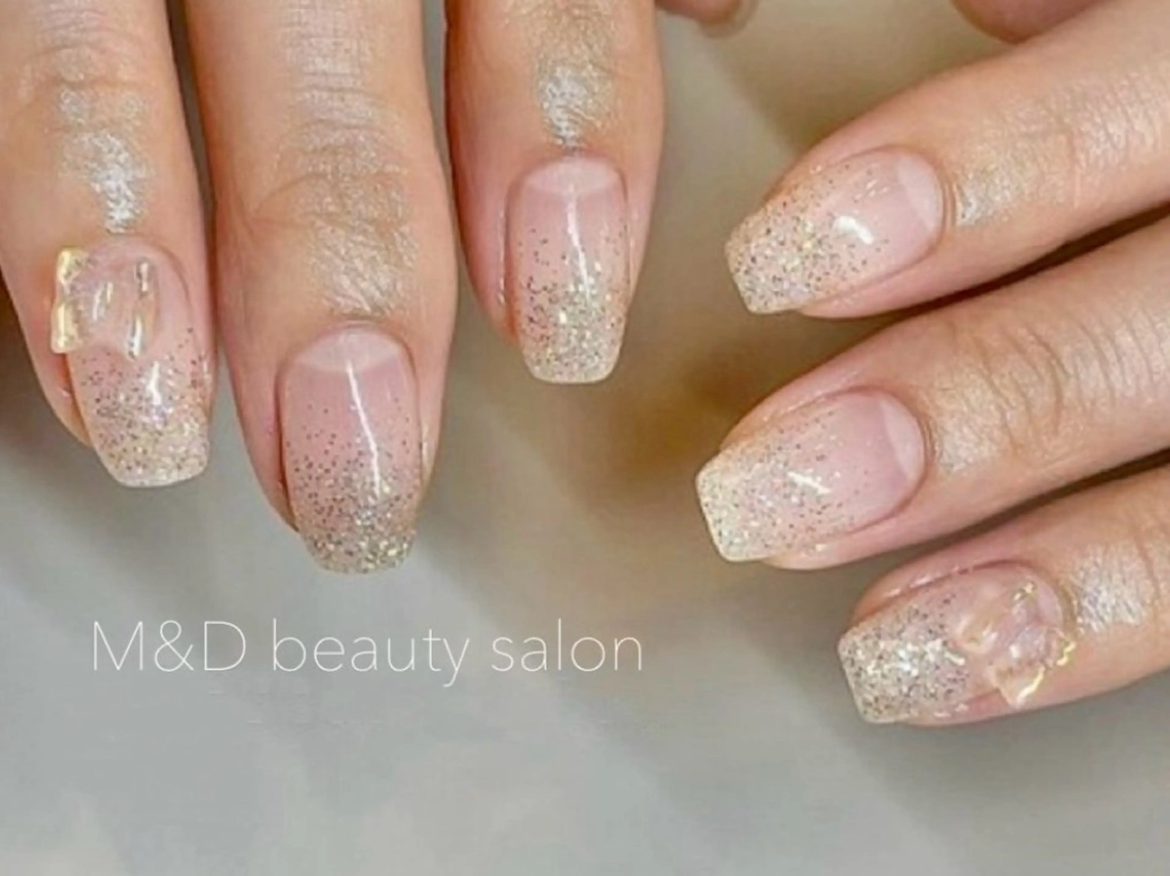 【オフあり】ラメグラデーション♪ ご新規・1か月以内オフ無料♪◎お爪に優しいジェル使用♪ 【パラジェル変更無料◎】の写真