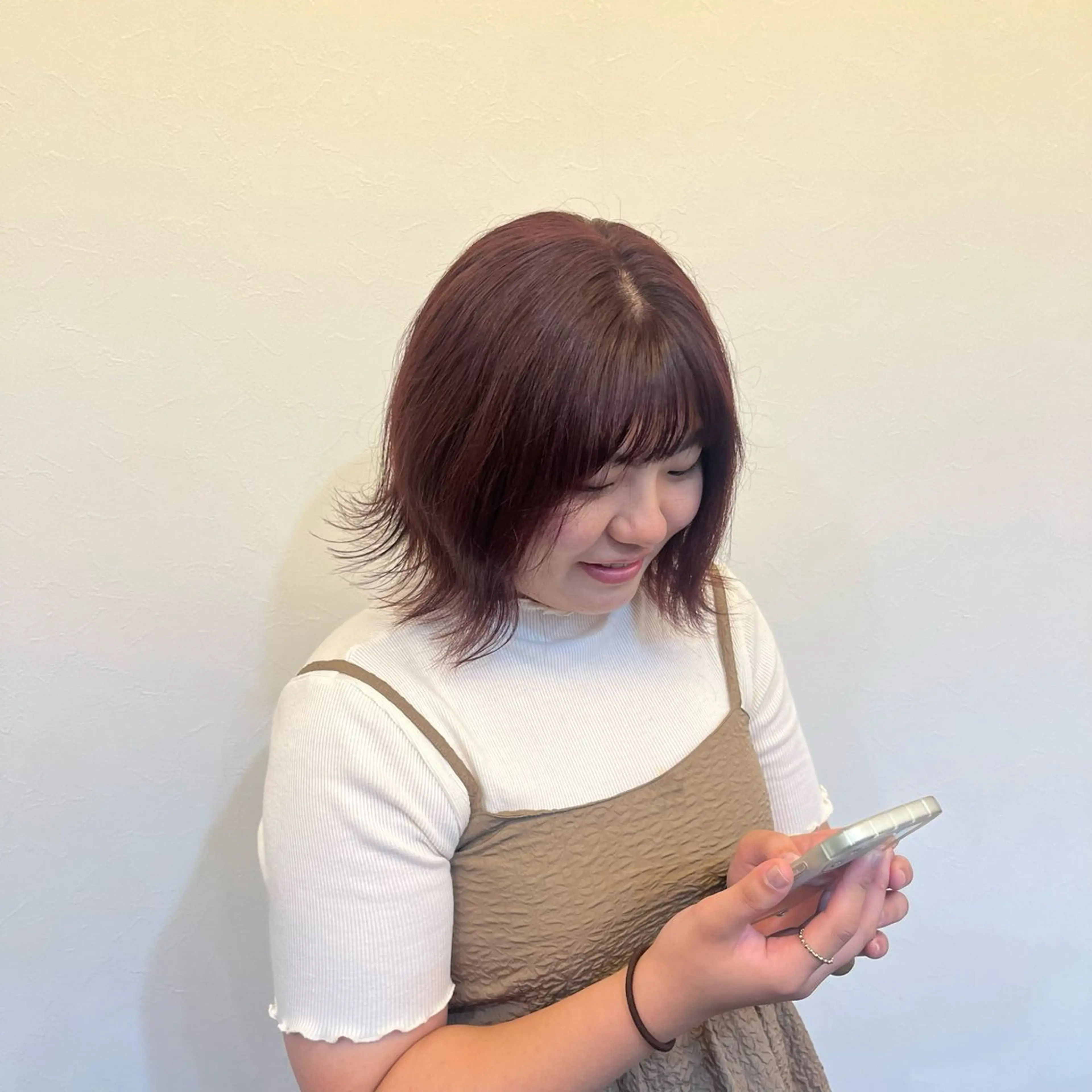 ショート カラー カシス 今井 杏奈のヘアスタイル