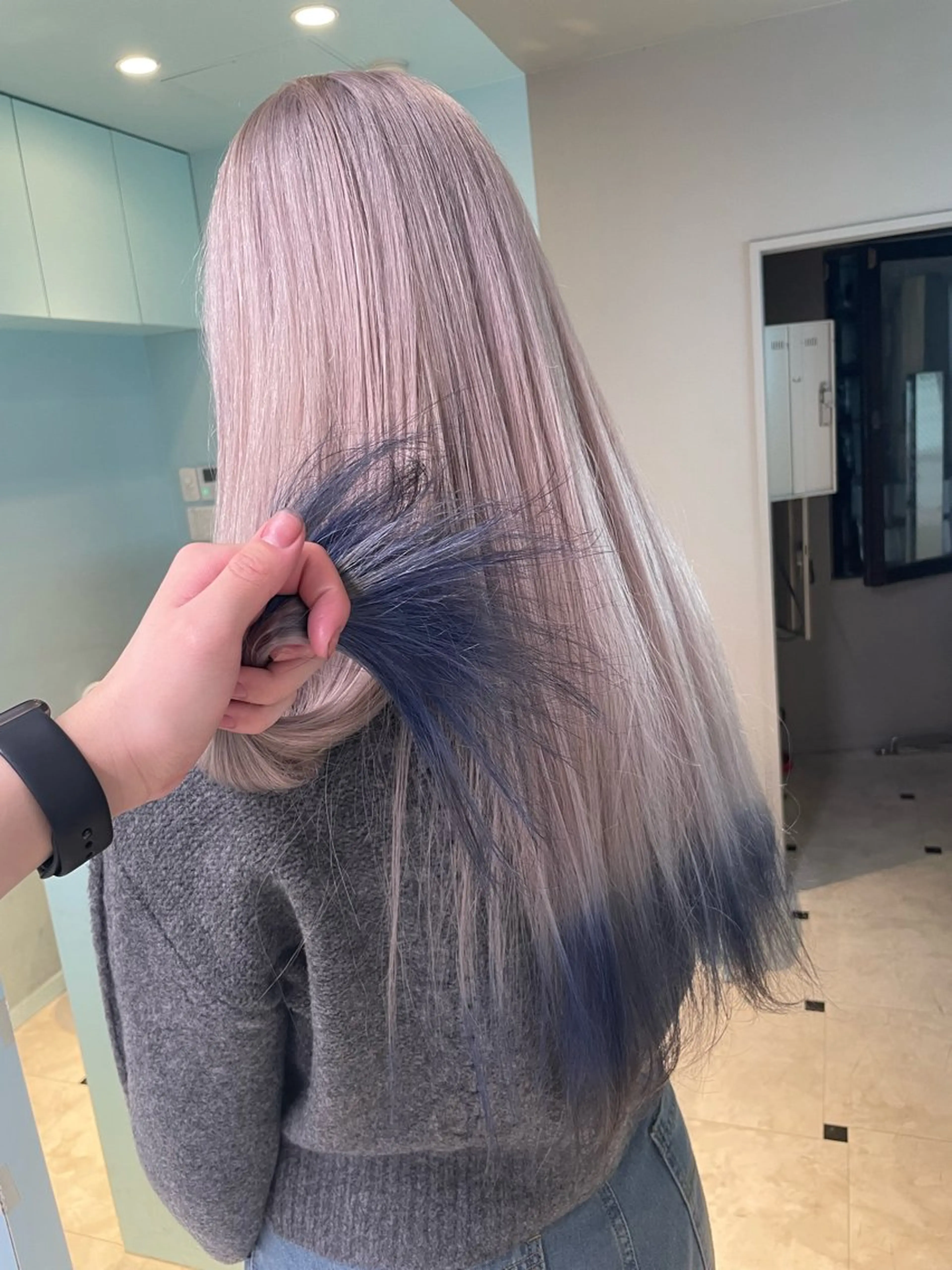 セミロング ブリーチ✖️ 縮毛LANDのヘアスタイル