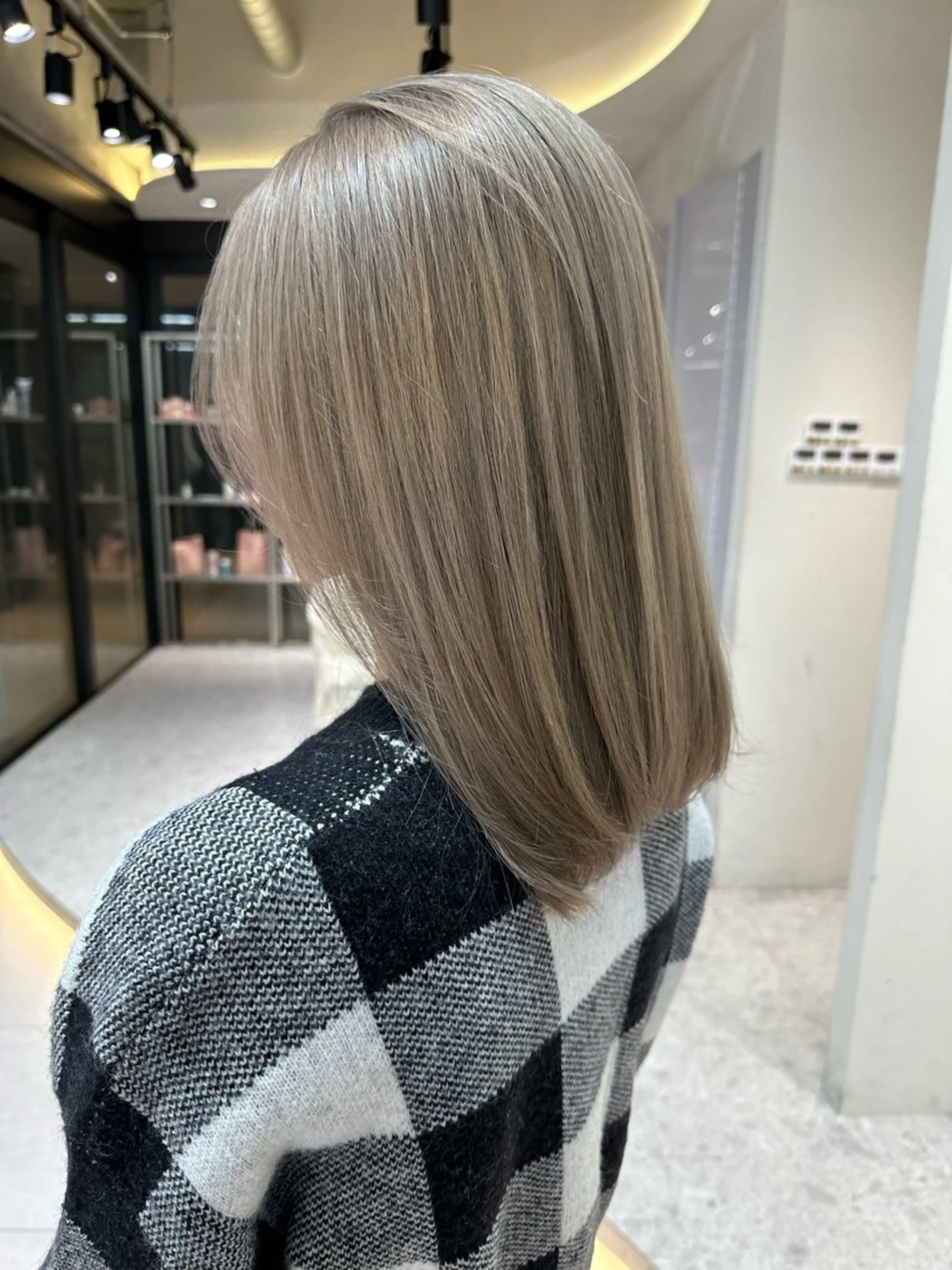 セミロング カラー ブリーチ ケアブリーチ ハイトーンカラー 縮毛矯正 🍒楓🍒北九州1 艶カラー作る人🎨のヘアスタイル