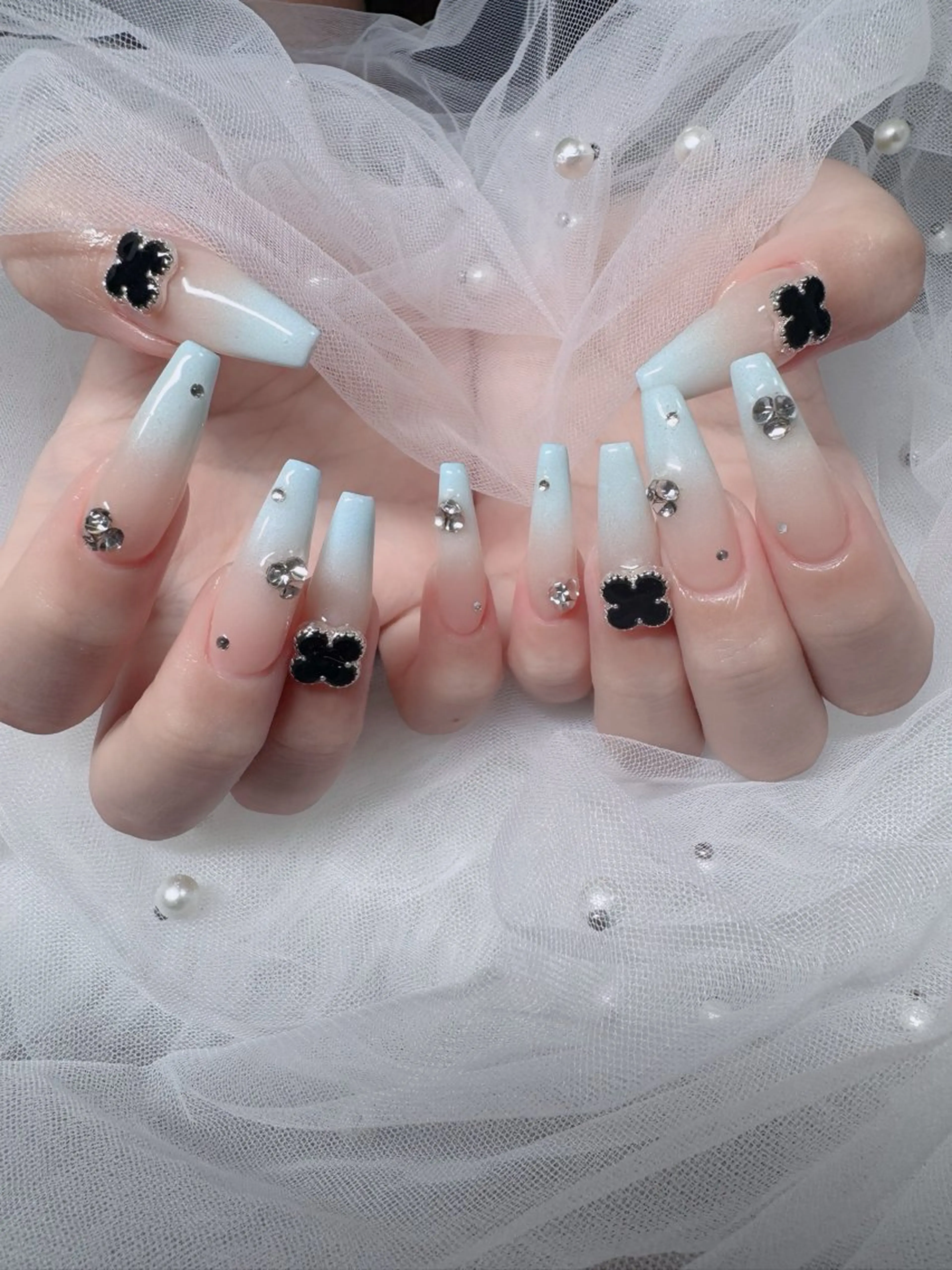 ネイル フレンチネイル ジェルネイル ガラスフレンチ ハロウィン ハート H.baby Nail Salonのネイルデザイン