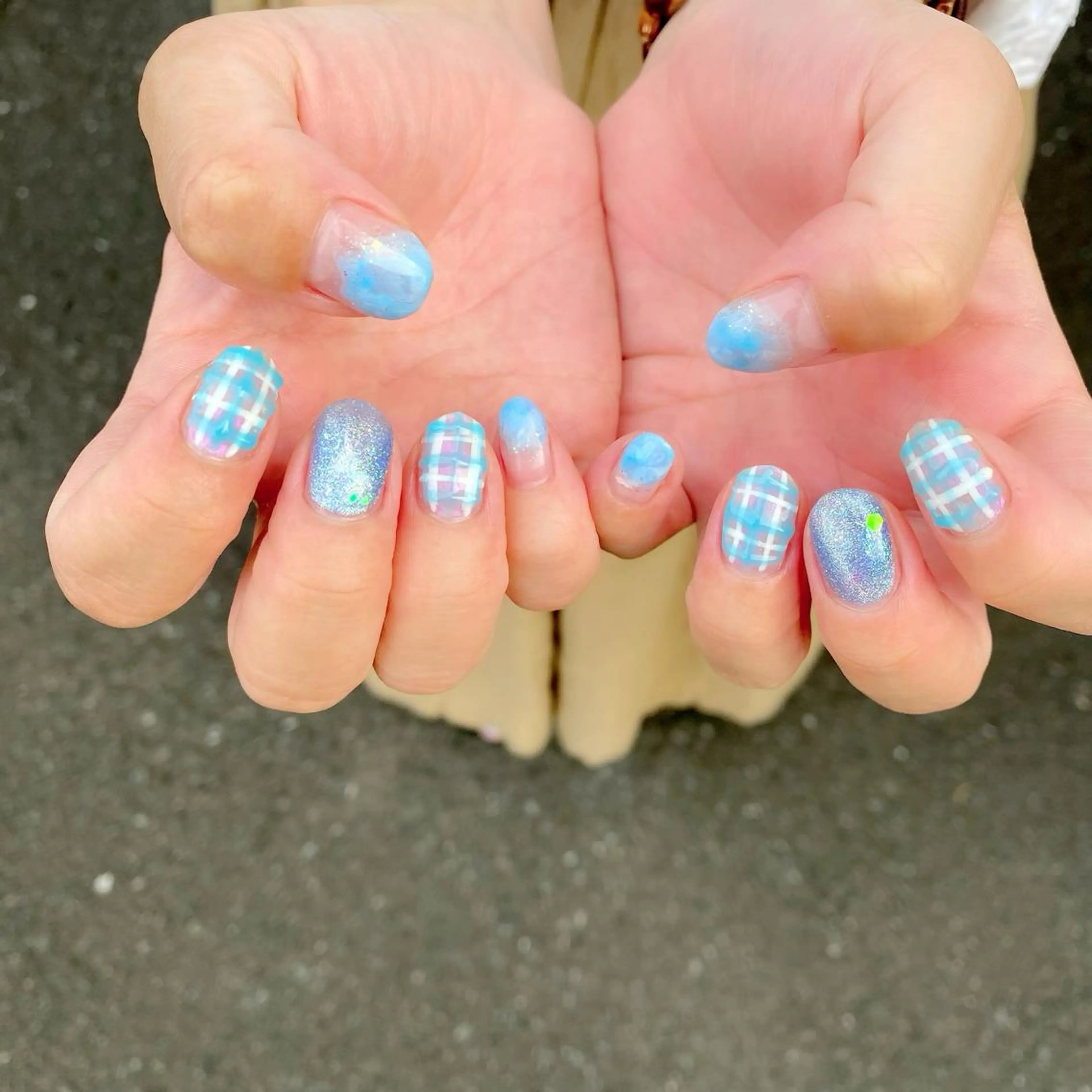 ミディアム カラー パーマ ヘアアレンジ メンズ キッズ ネイル マツエク・マツパ アイブロウ ブルーカラー オーロラネイル ブルー 水色 ニュアンスネイル ハンドネイル Salon Kのネイルデザイン