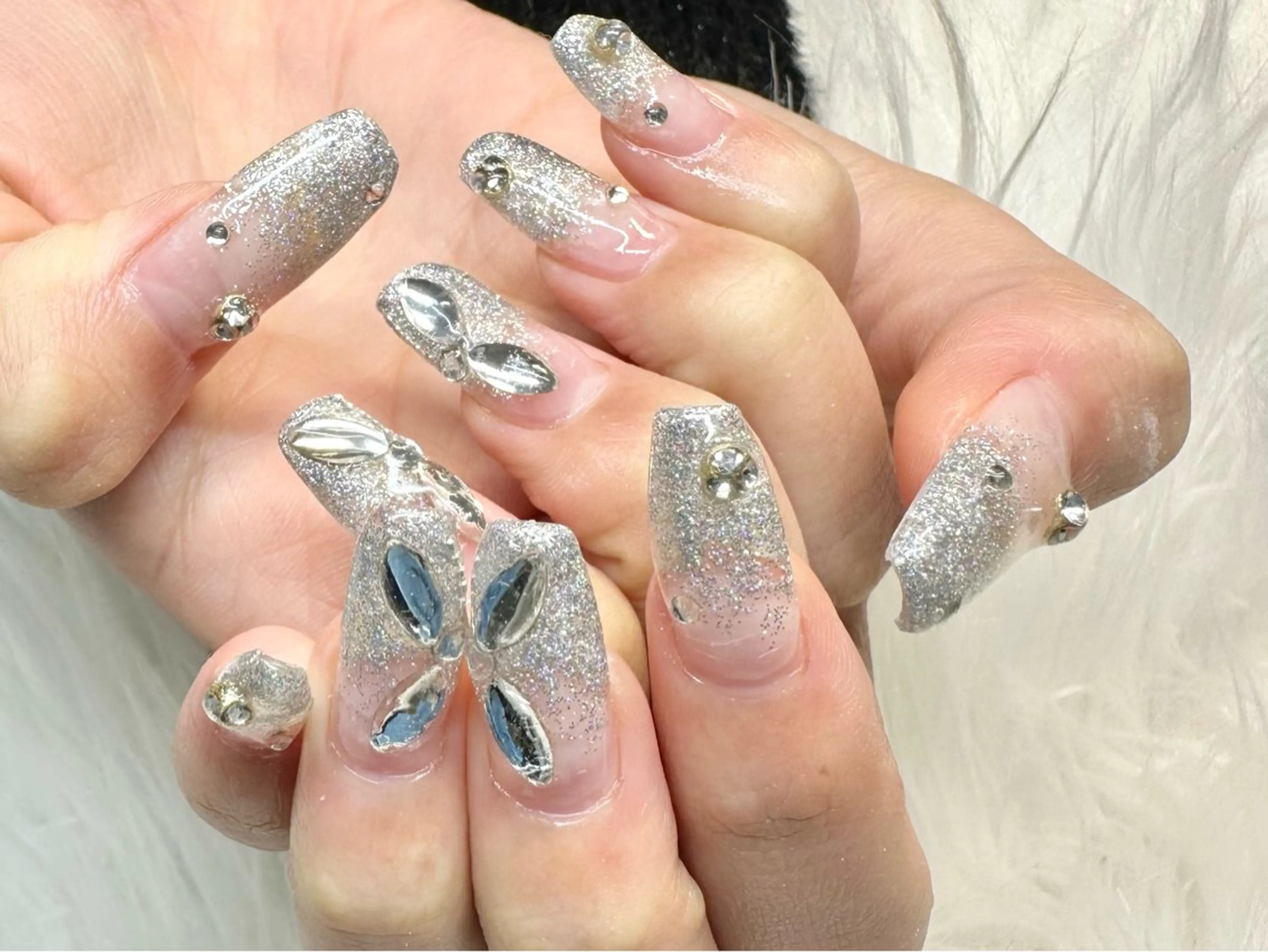 ロング ハンドネイル Bonheur 【ボヌール】のネイルデザイン