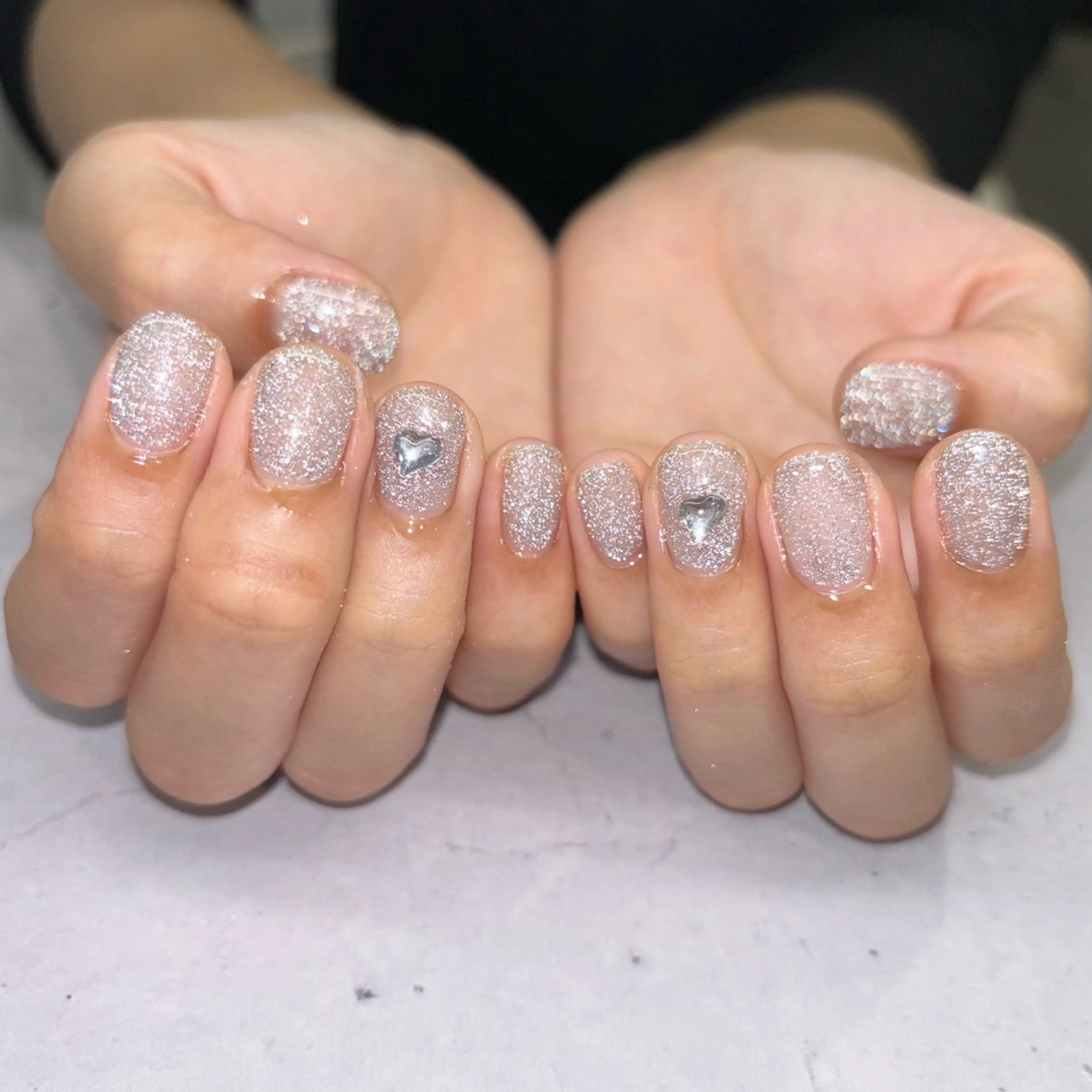 ネイル フラッシュネイル シルバー ハンドネイル 荒巻 めいのネイルデザイン