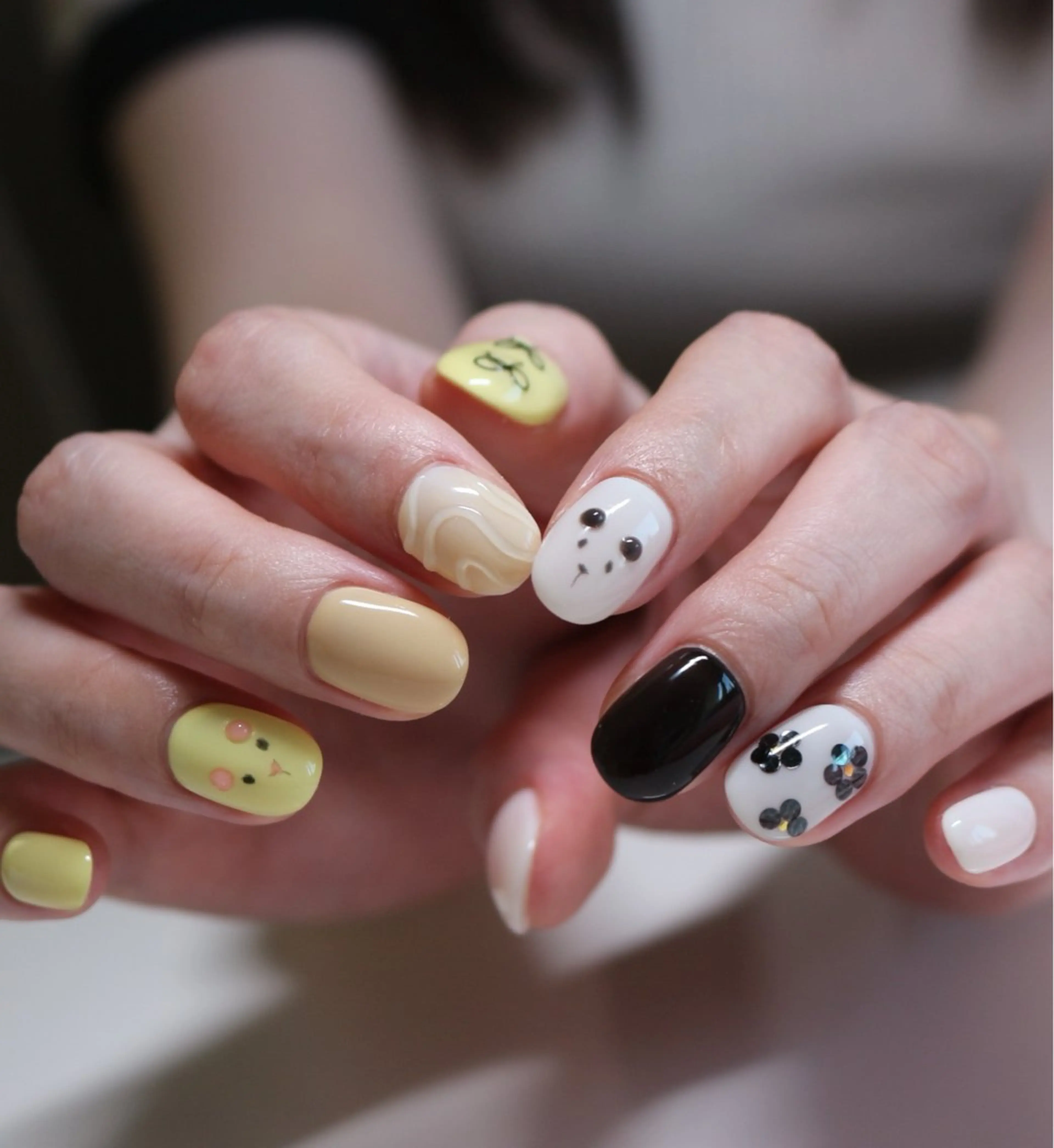 ネイル フラワーネイル ホログラムネイル ニュアンスネイル オレンジ 黄色 ハンドネイル Baku Nailsのネイルデザイン