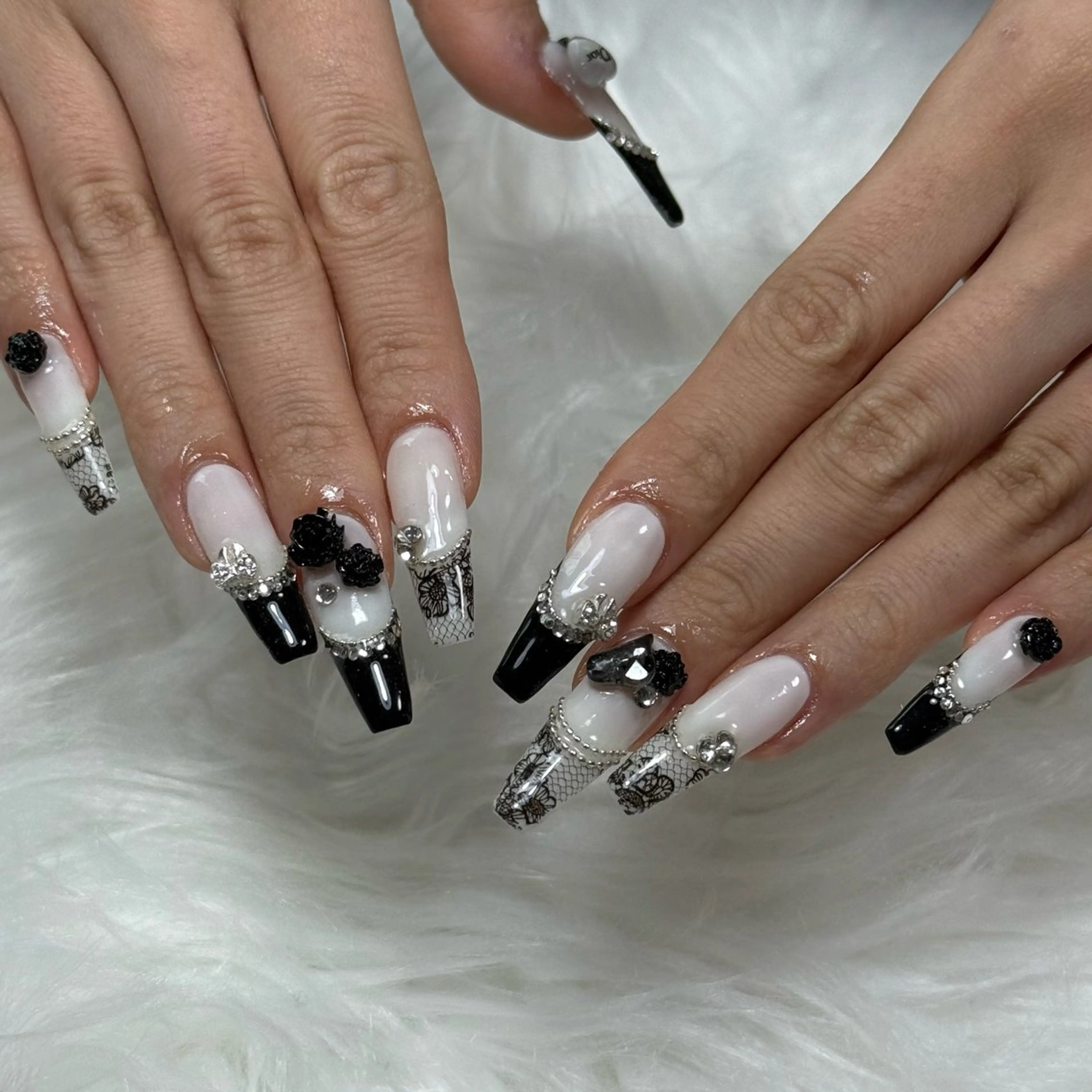 ネイル フレンチネイル レース 持ち込み ハンドネイル L'ino nailのネイルデザイン