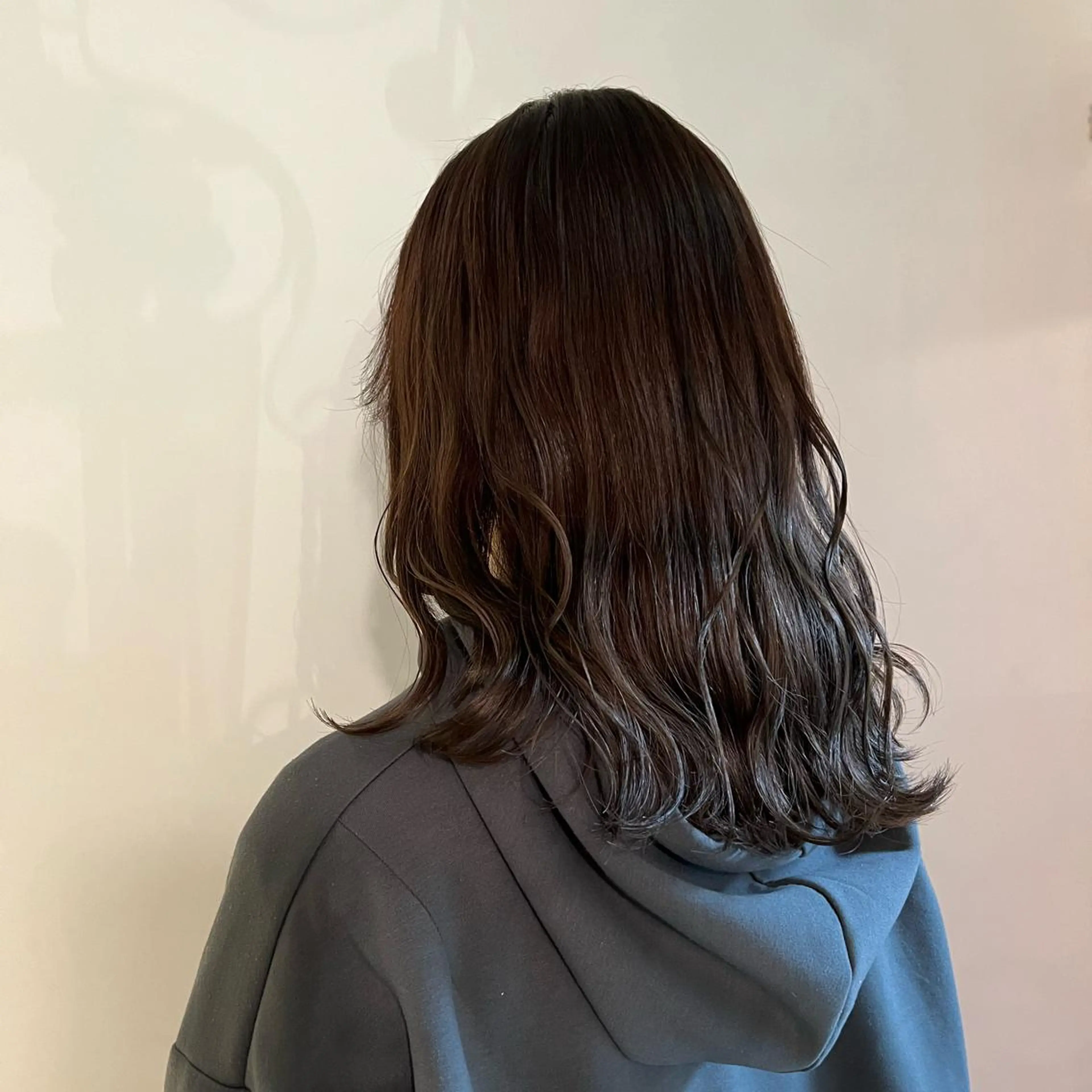 ミディアム カラー パーマ ヘアアレンジ アッシュ ベージュカラー 透明感カラー zeen札幌店所属・sumina すみなのヘアスタイル