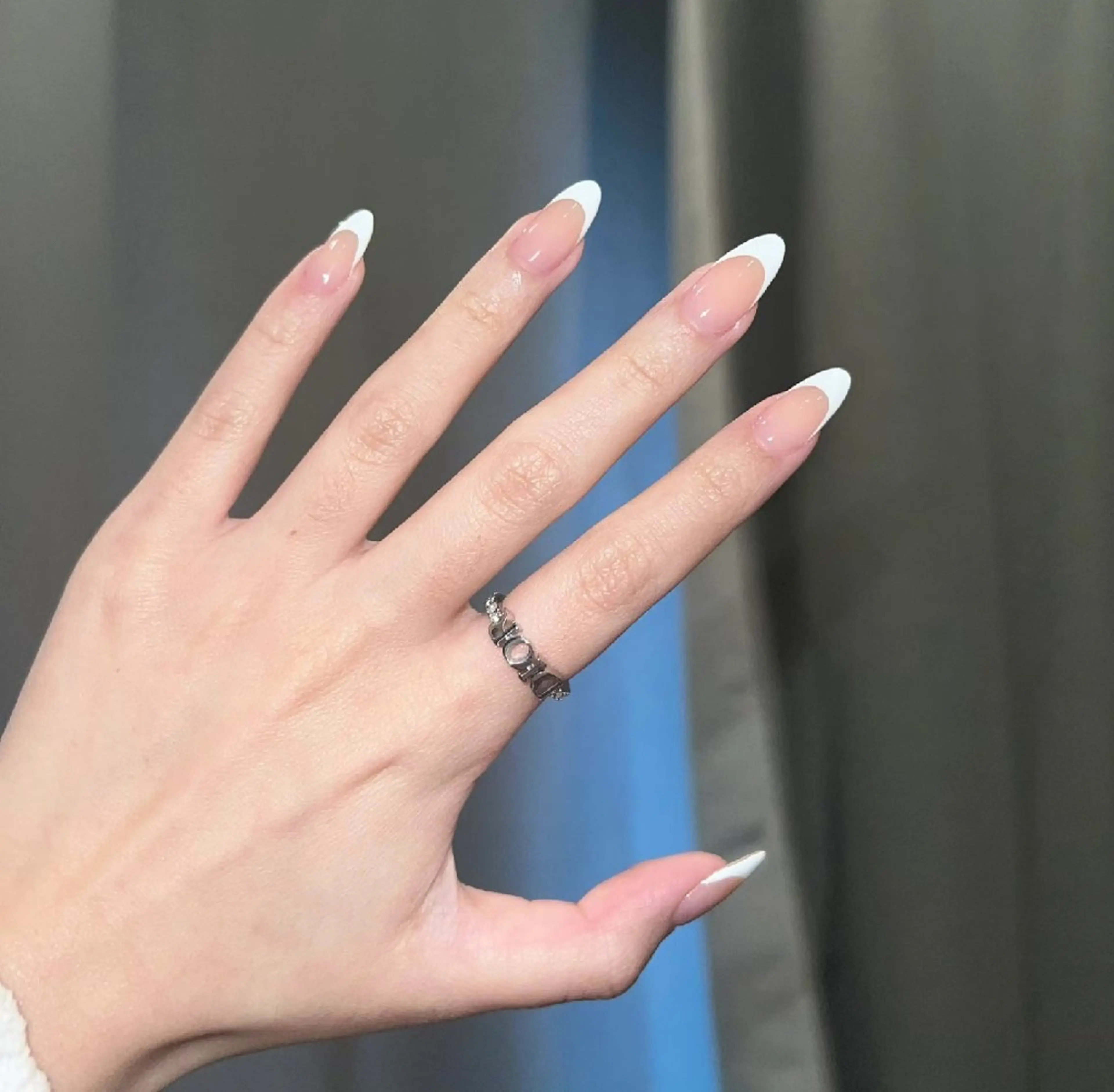 チープ長さだし💅フレンチ/ベースカラー有りの写真