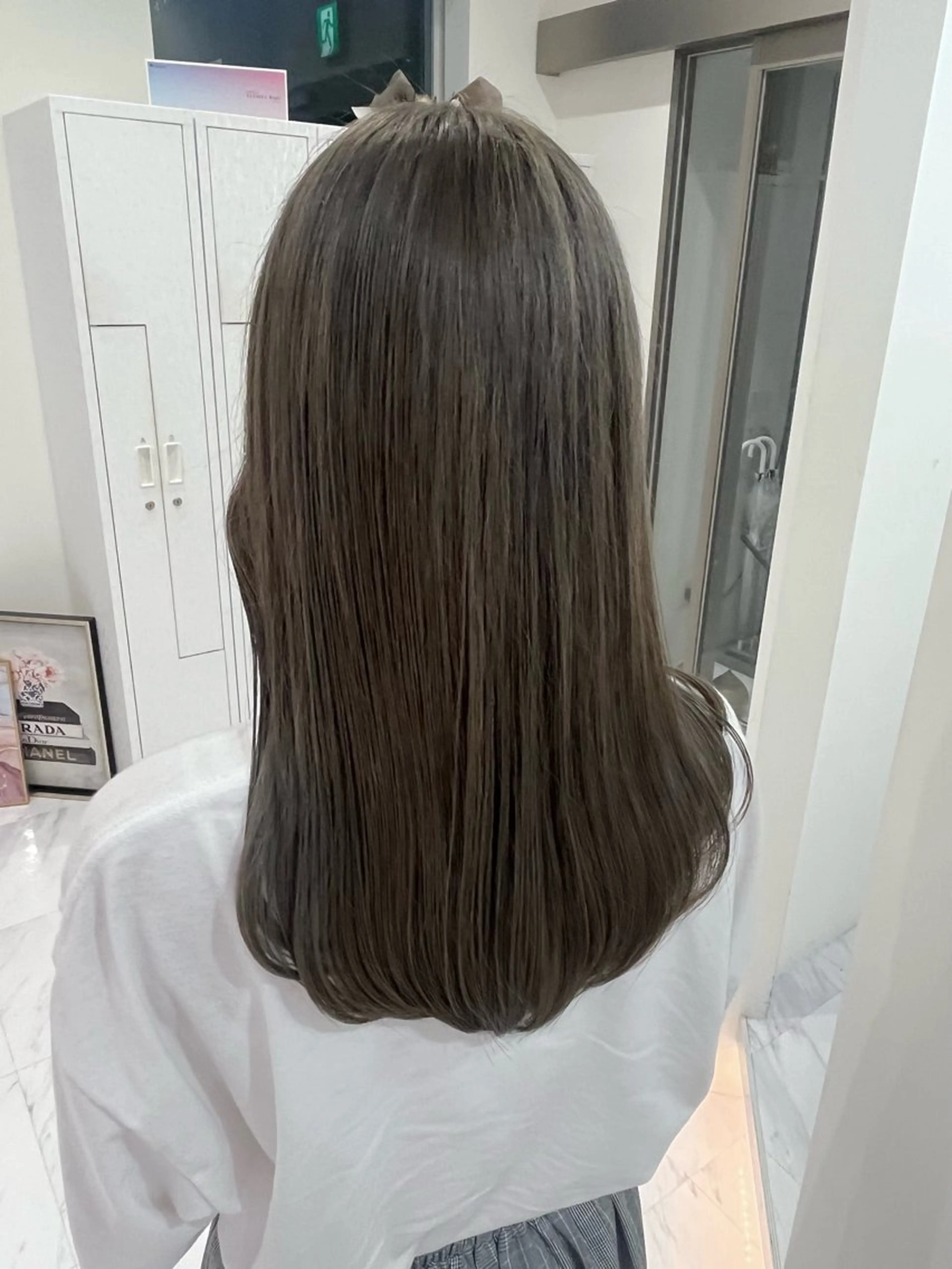 ロング カラー ベージュカラー ブリーチ 透明感カラー シルバー シルバーベージュ カット ヘアカラー MONA HARUNA💫のヘアスタイル