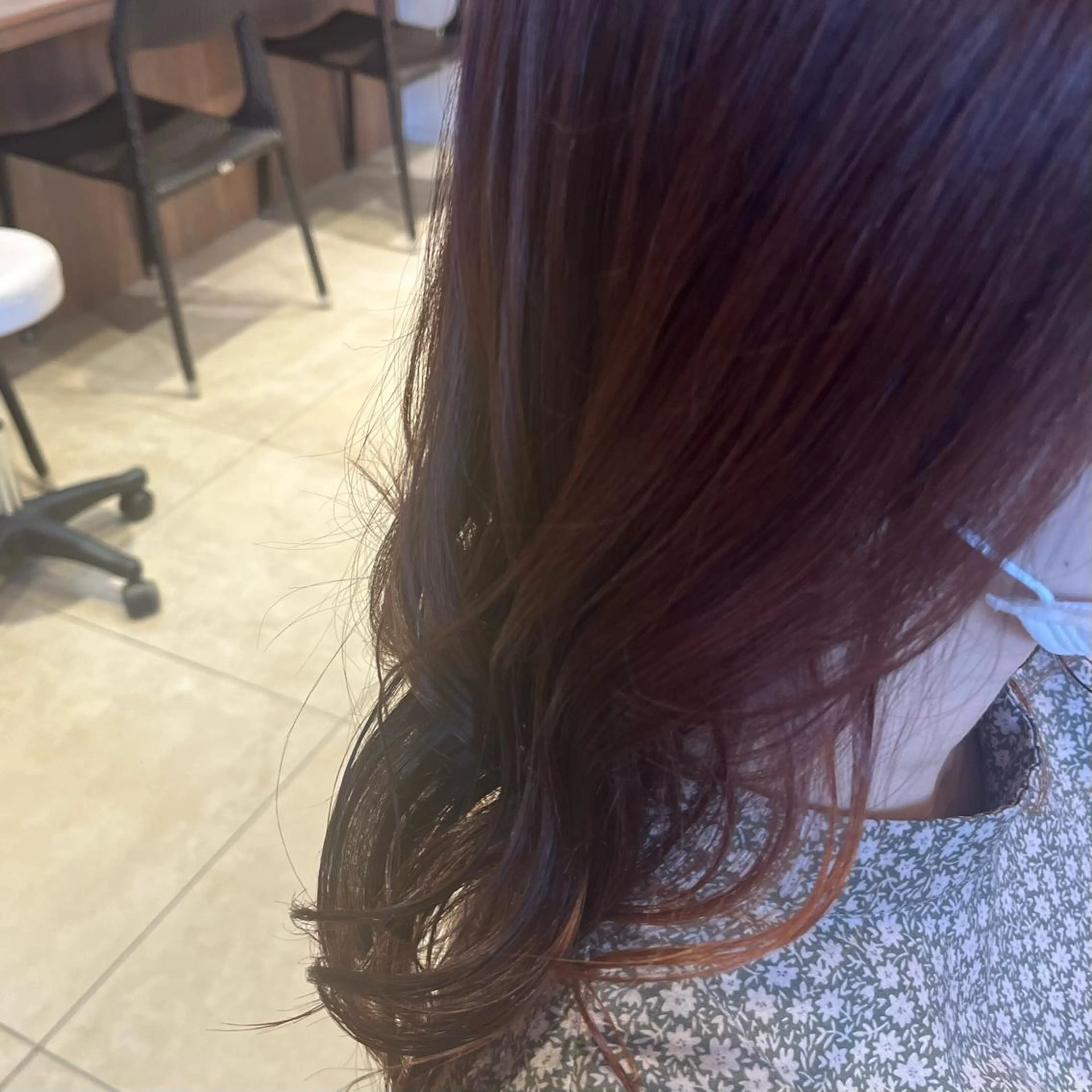 カラー 安達 葵のヘアスタイル