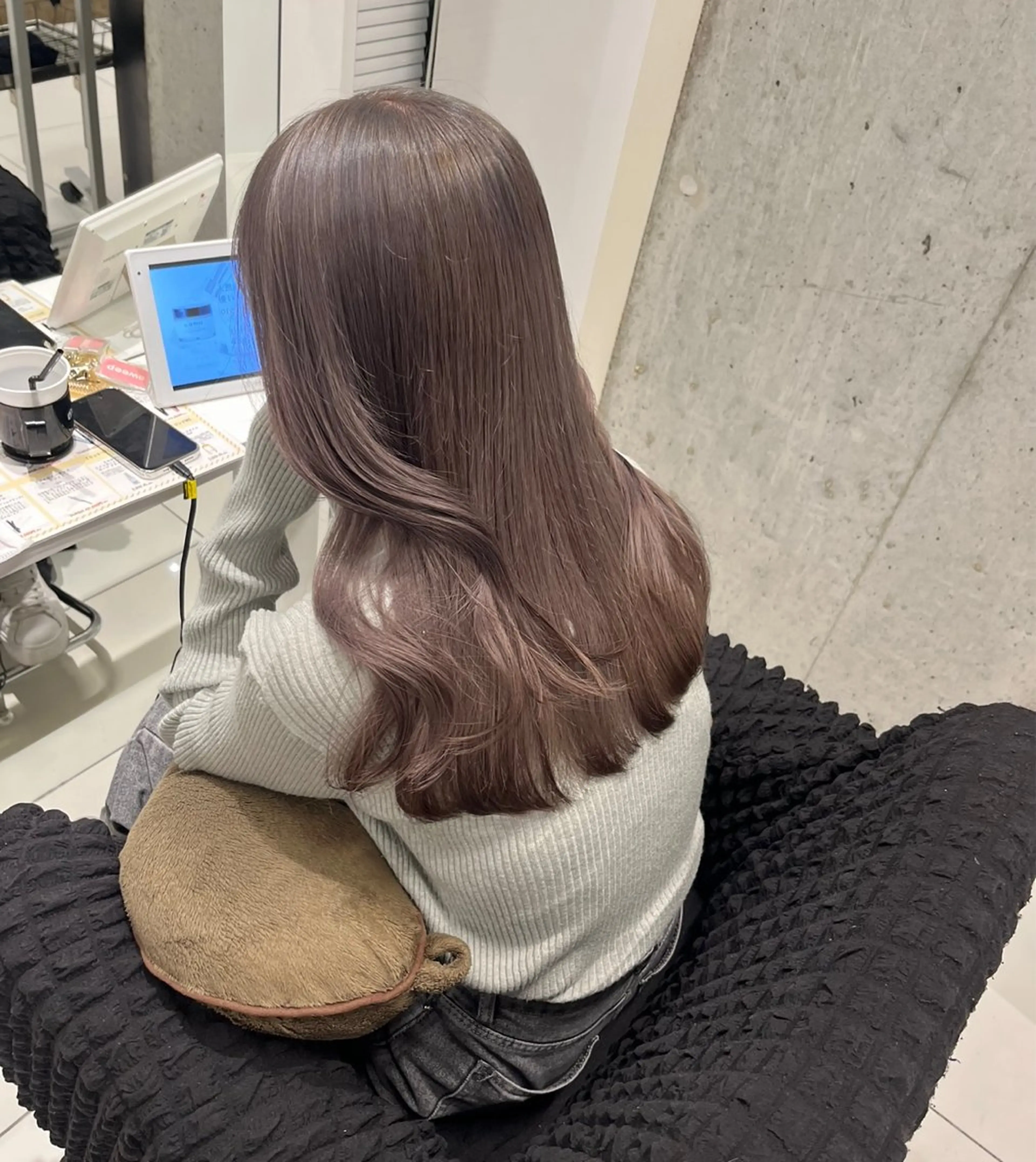 ミディアム りおな/エクステ /ミルクティーカラーのヘアスタイル