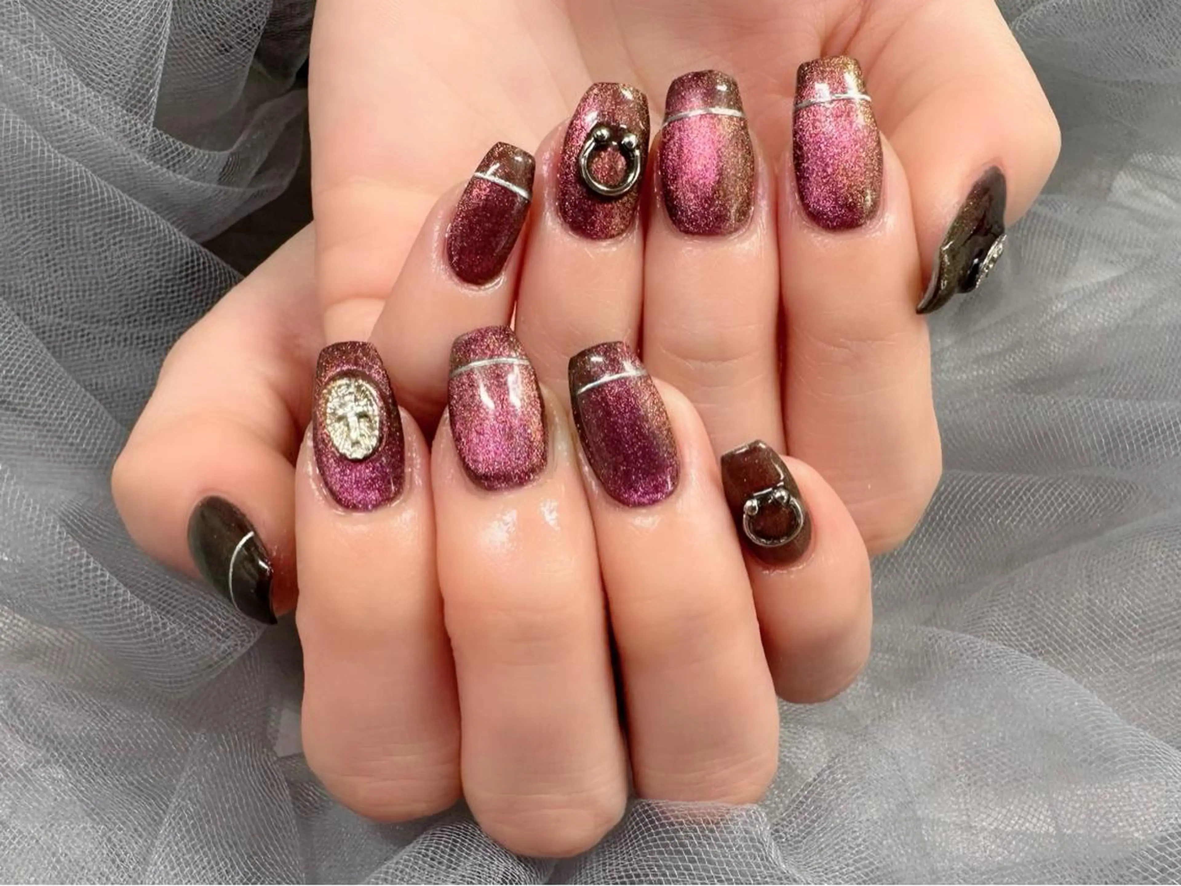 ネイル ゴールド マグネットネイル ピンク ハンドネイル KURELLY所属・Nail Salon KURELLYのネイルデザイン