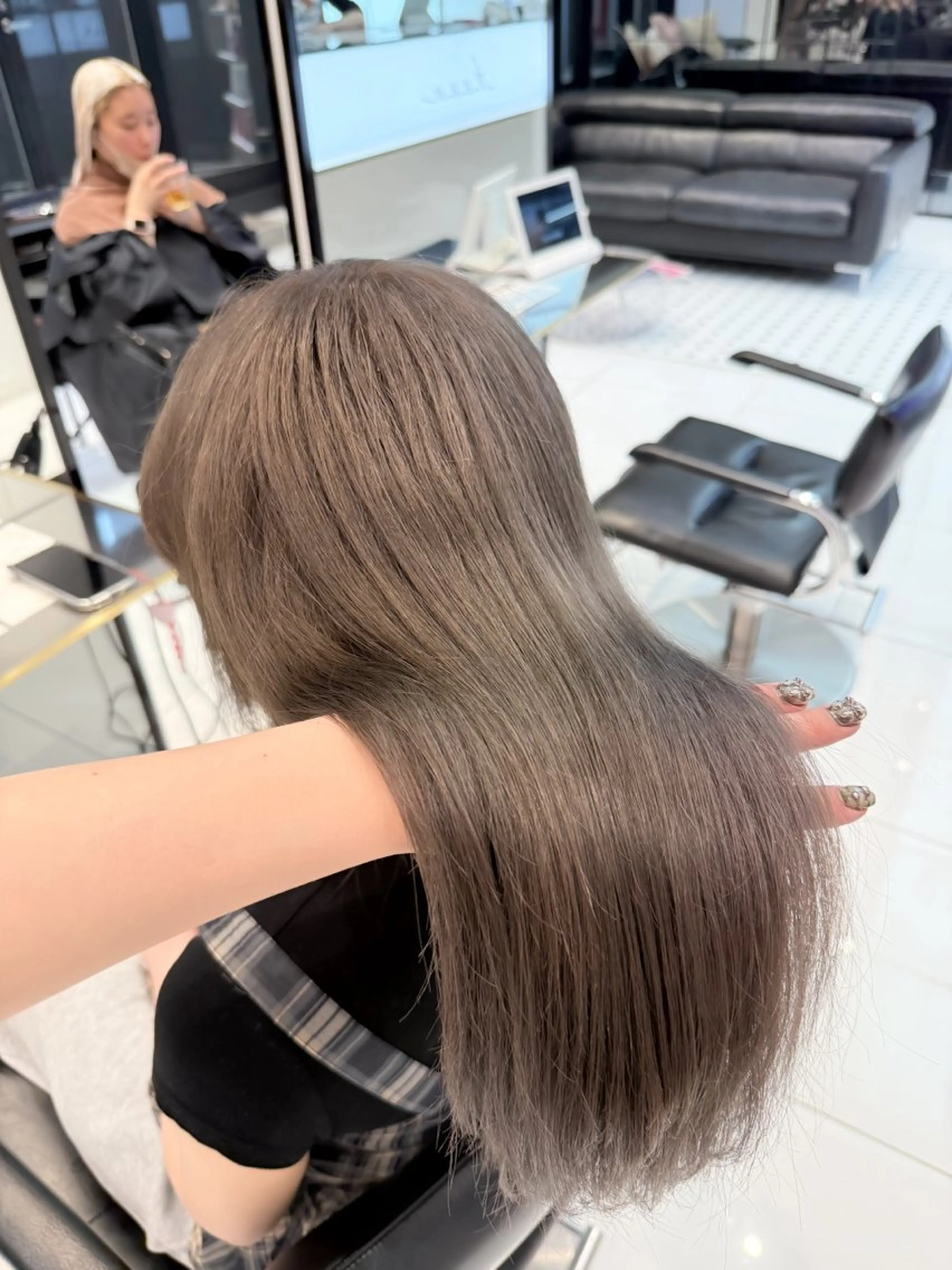 ロング カラー グレージュ ミルクティーグレージュ ヘアカラー トリートメント ヘアセット keen 吉祥寺所属・【韓国❤️海外ヘア】 AYAKAのヘアスタイル