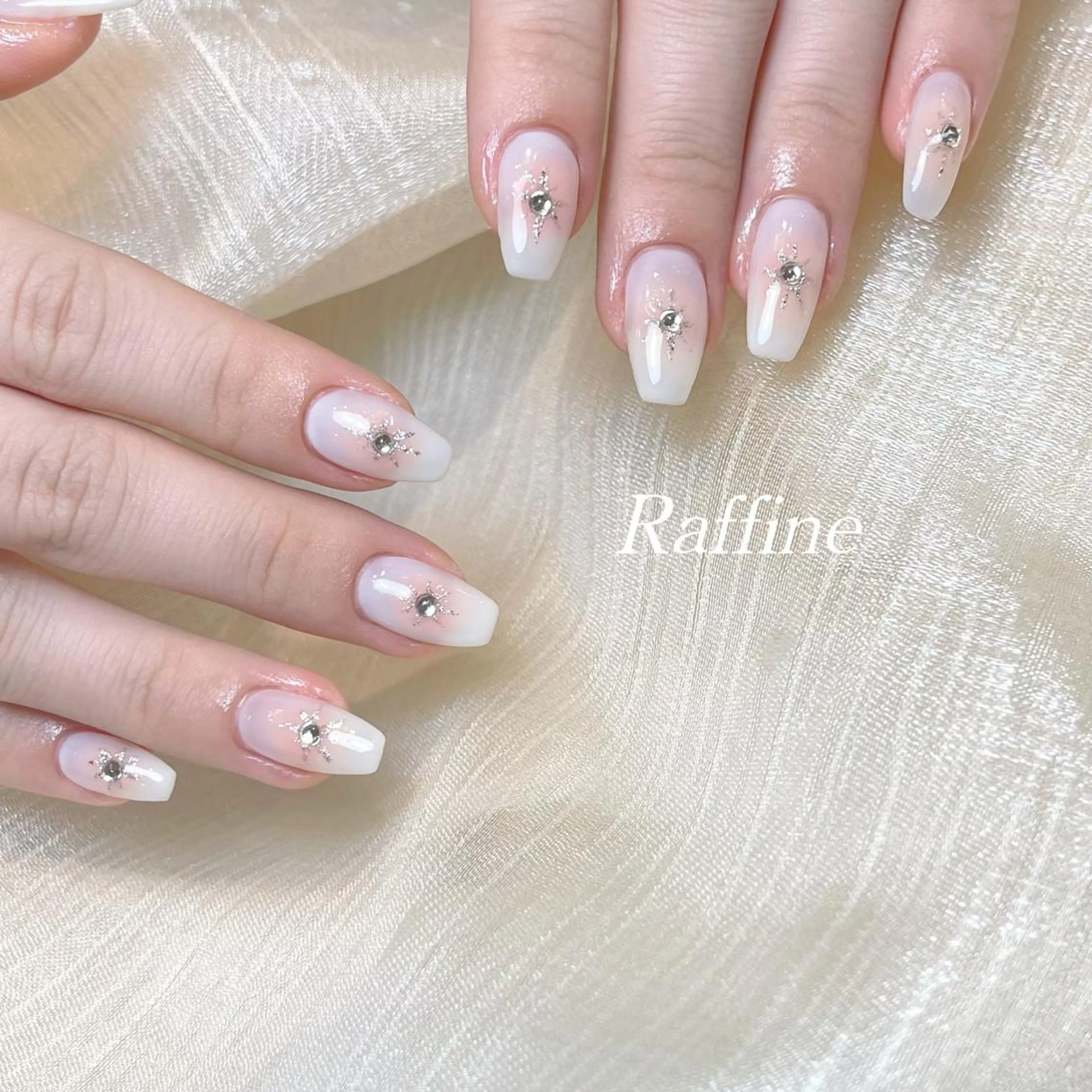 ネイル RAFFINE 月🦋🩵のネイルデザイン