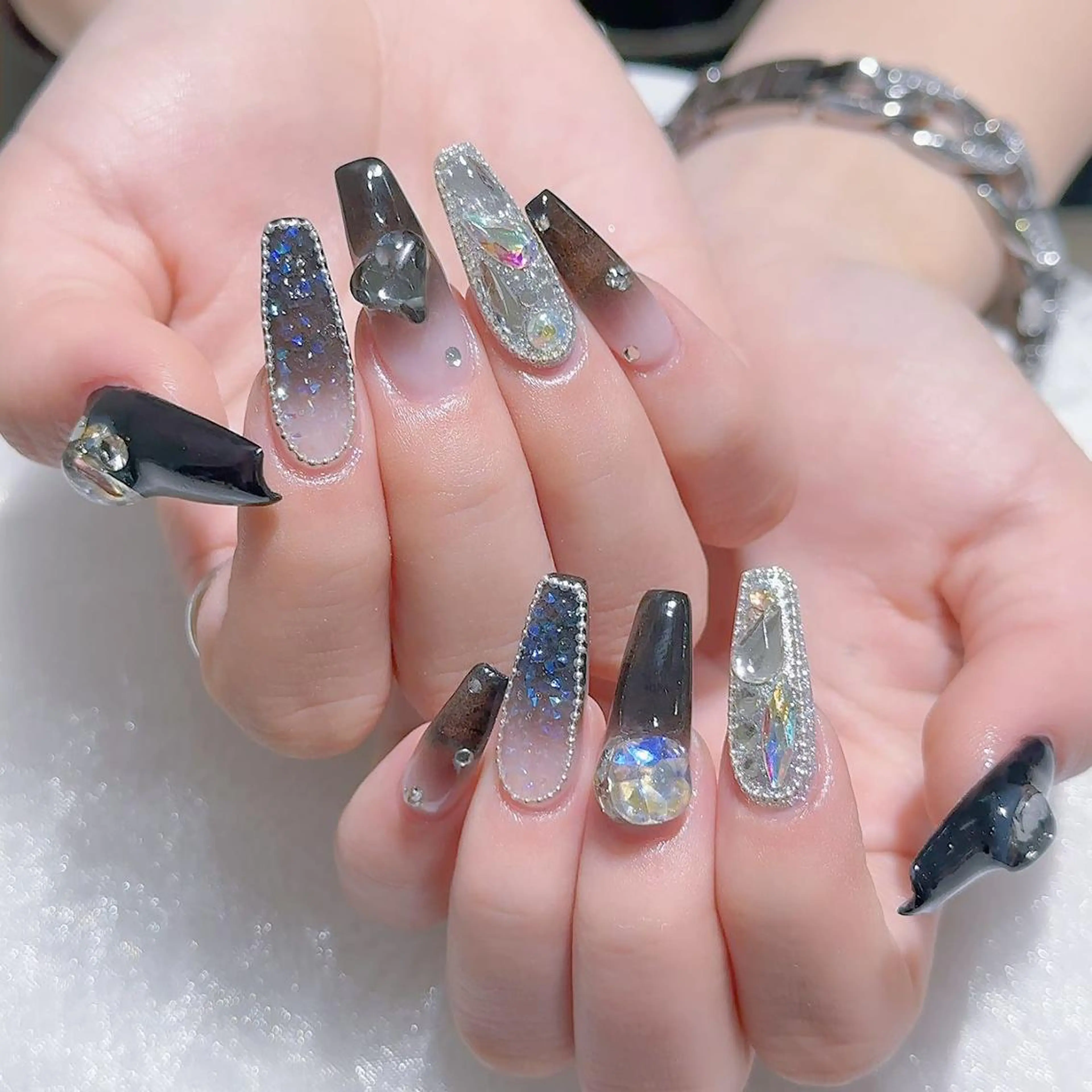 ネイル ハンドネイル Queens PUPUのネイルデザイン