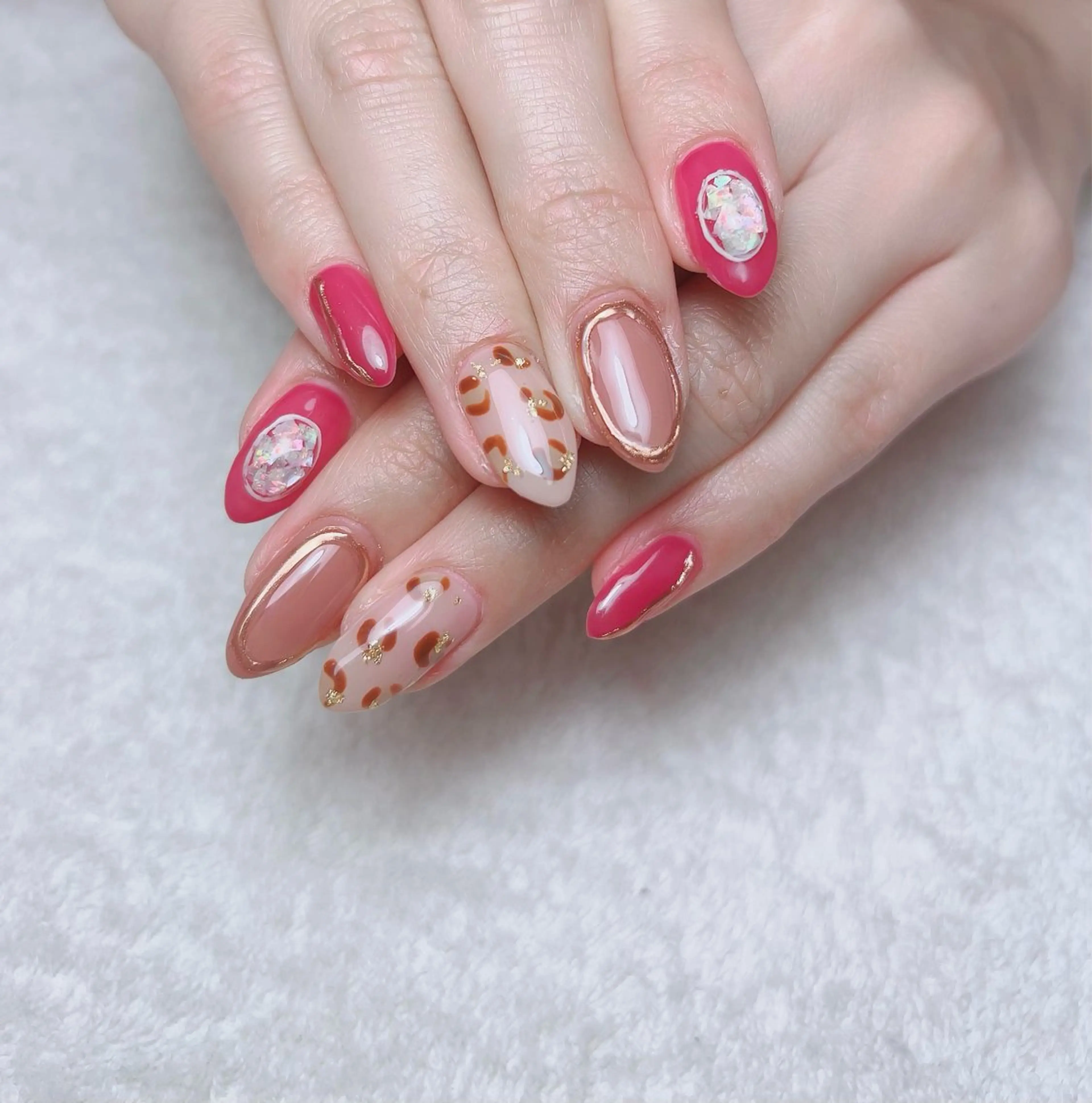 ネイル アニマル柄 ミラーネイル 冬ネイル ハンドネイル COCO+所属・COCO +のエステ・リラクイメージ