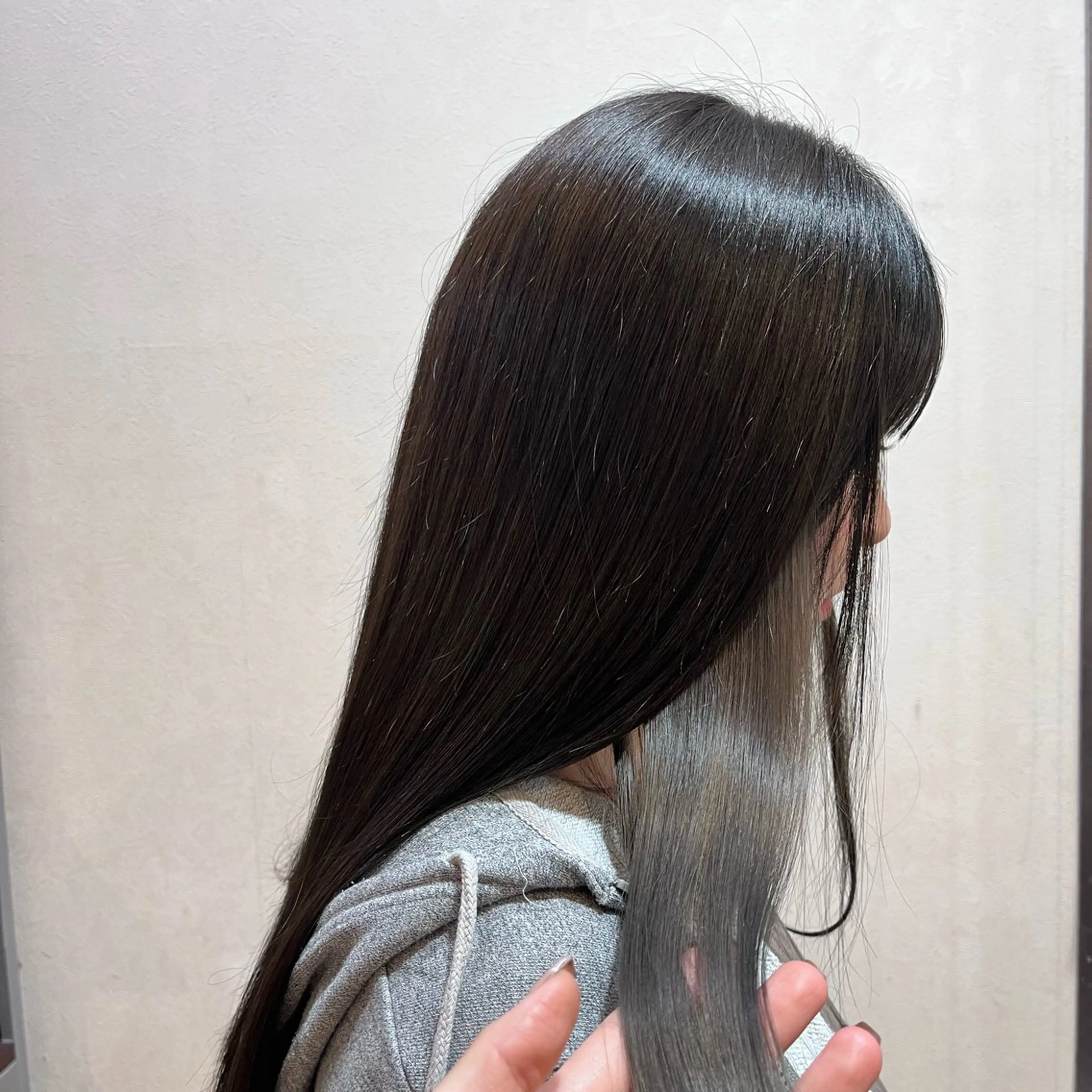 ロング 西 沙菜/トレンド カラー/透明感カラーのヘアスタイル