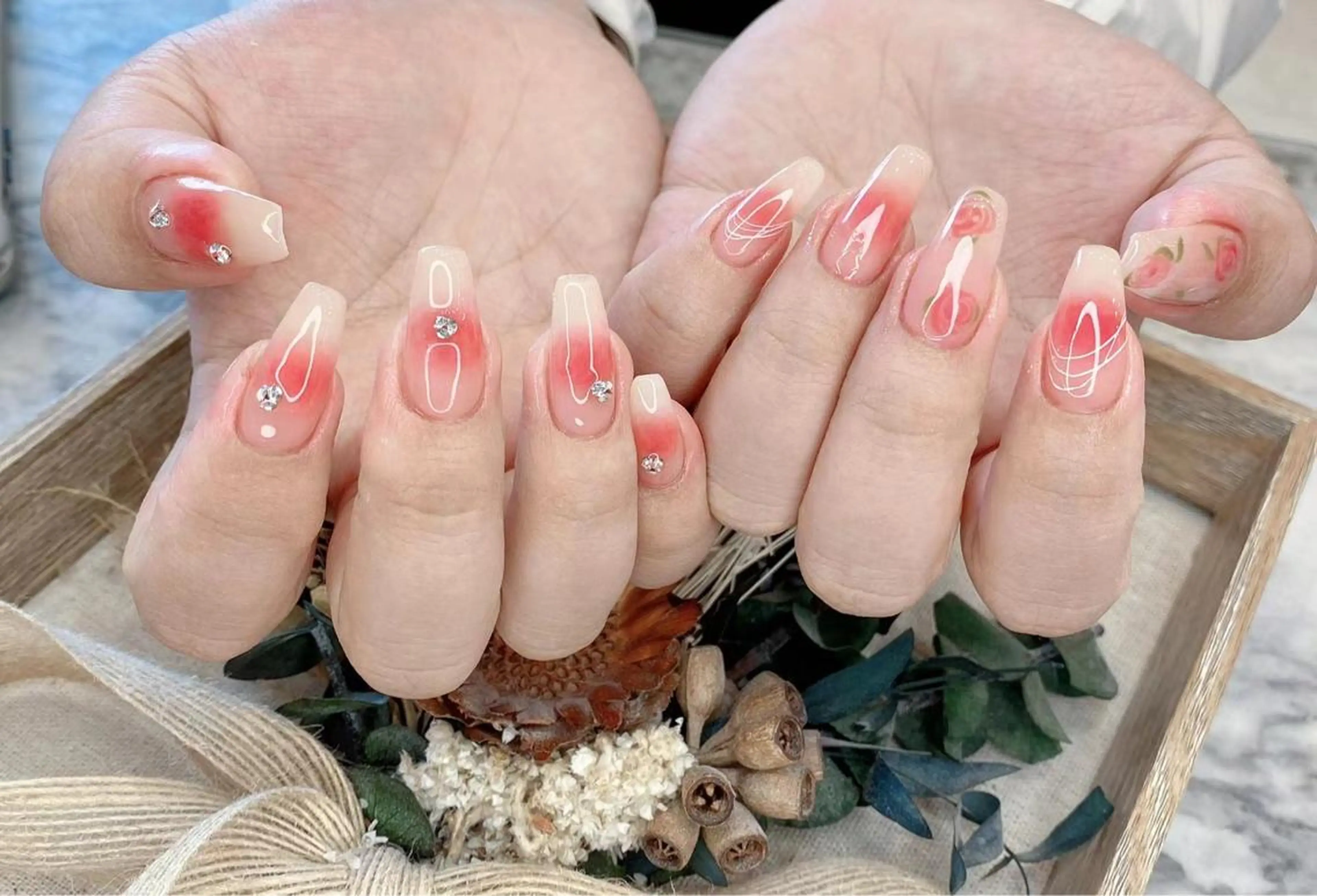 ネイル チークネイル ピンク ホワイト Babarla nailのネイルデザイン