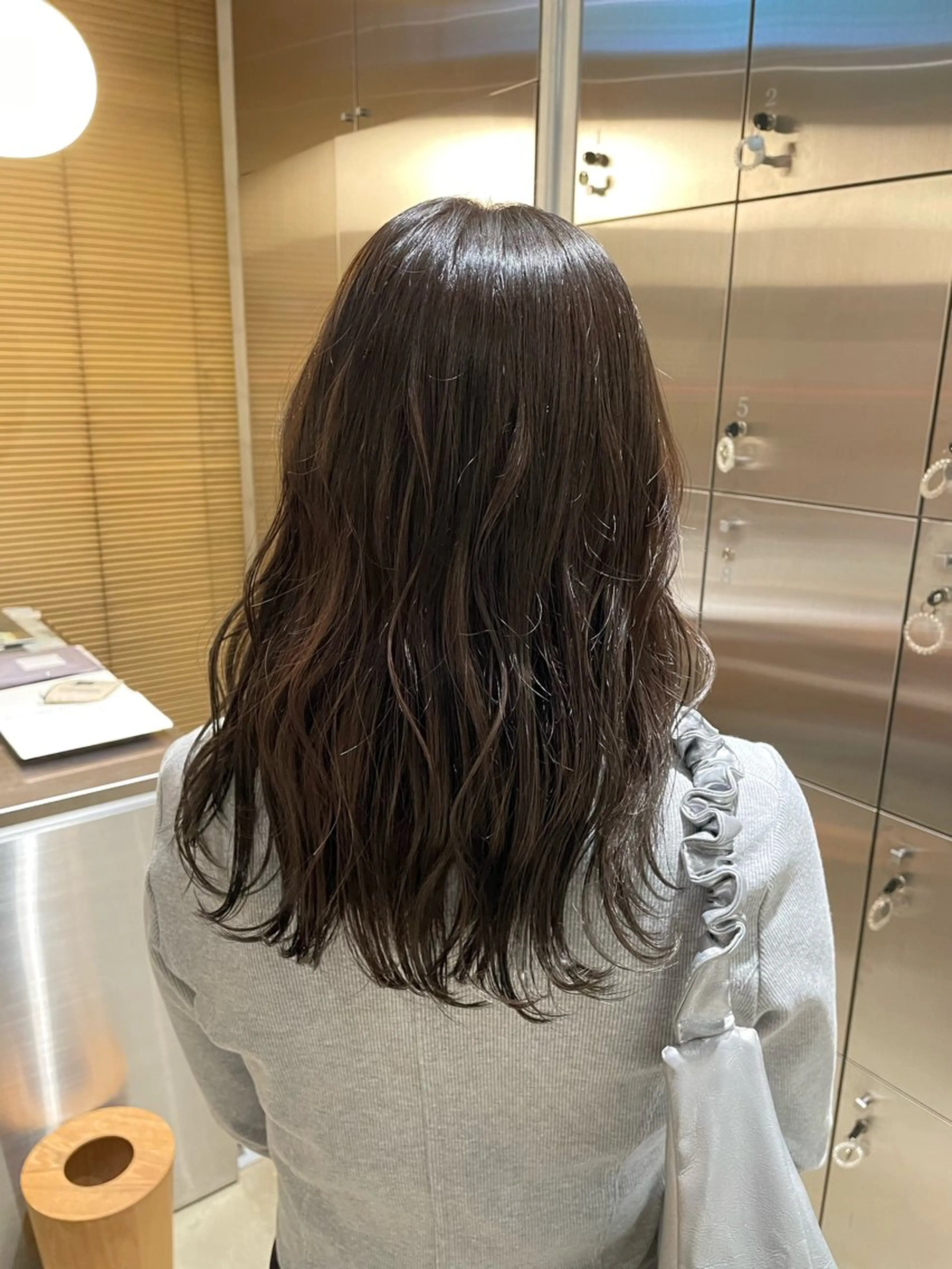 セミロング カラー ブラウンカラー オリーブブラウン 樋口 花穂のヘアスタイル