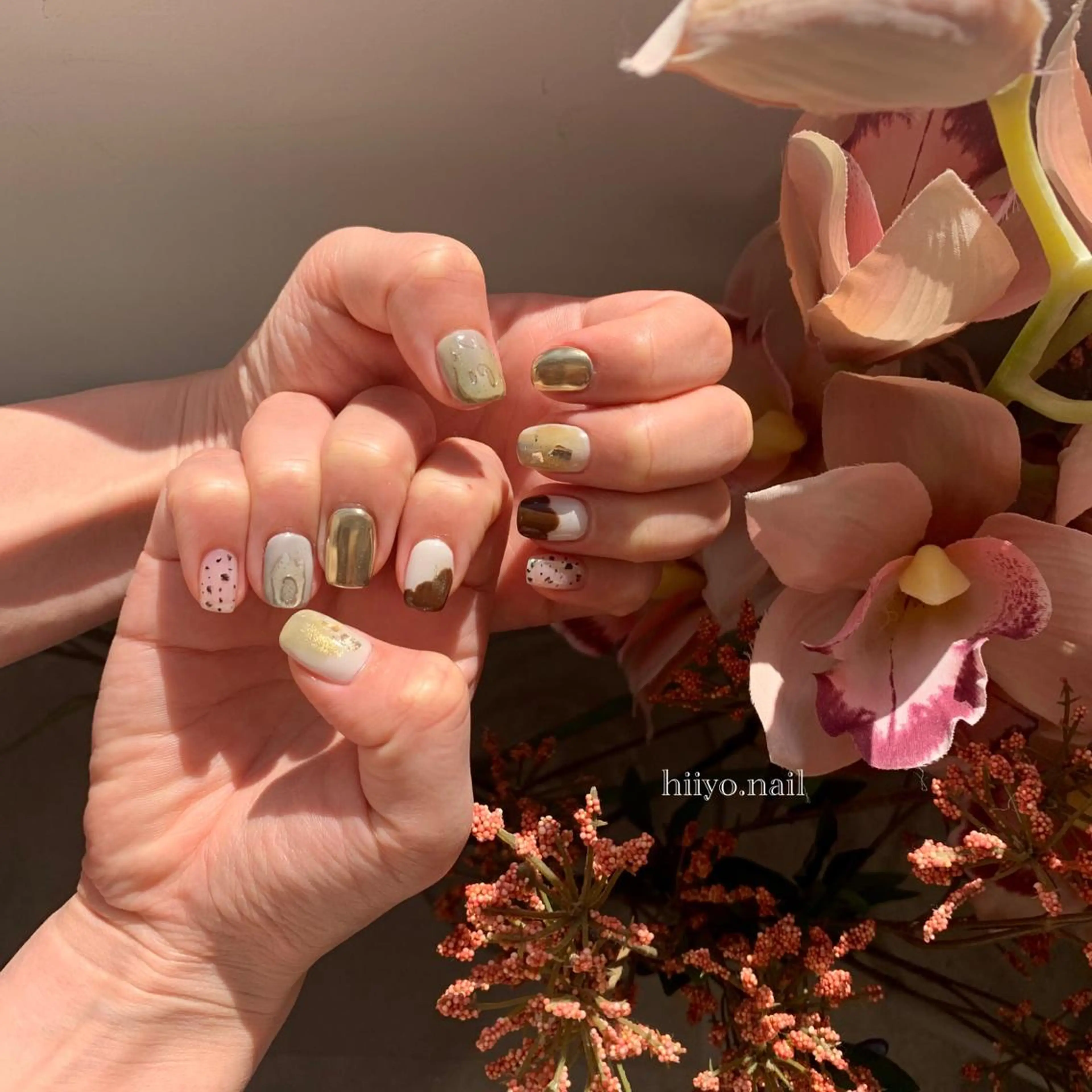 ネイル ミラーネイル ニュアンスネイル hiyo🫧ネイル /渋谷💍🎀のネイルデザイン