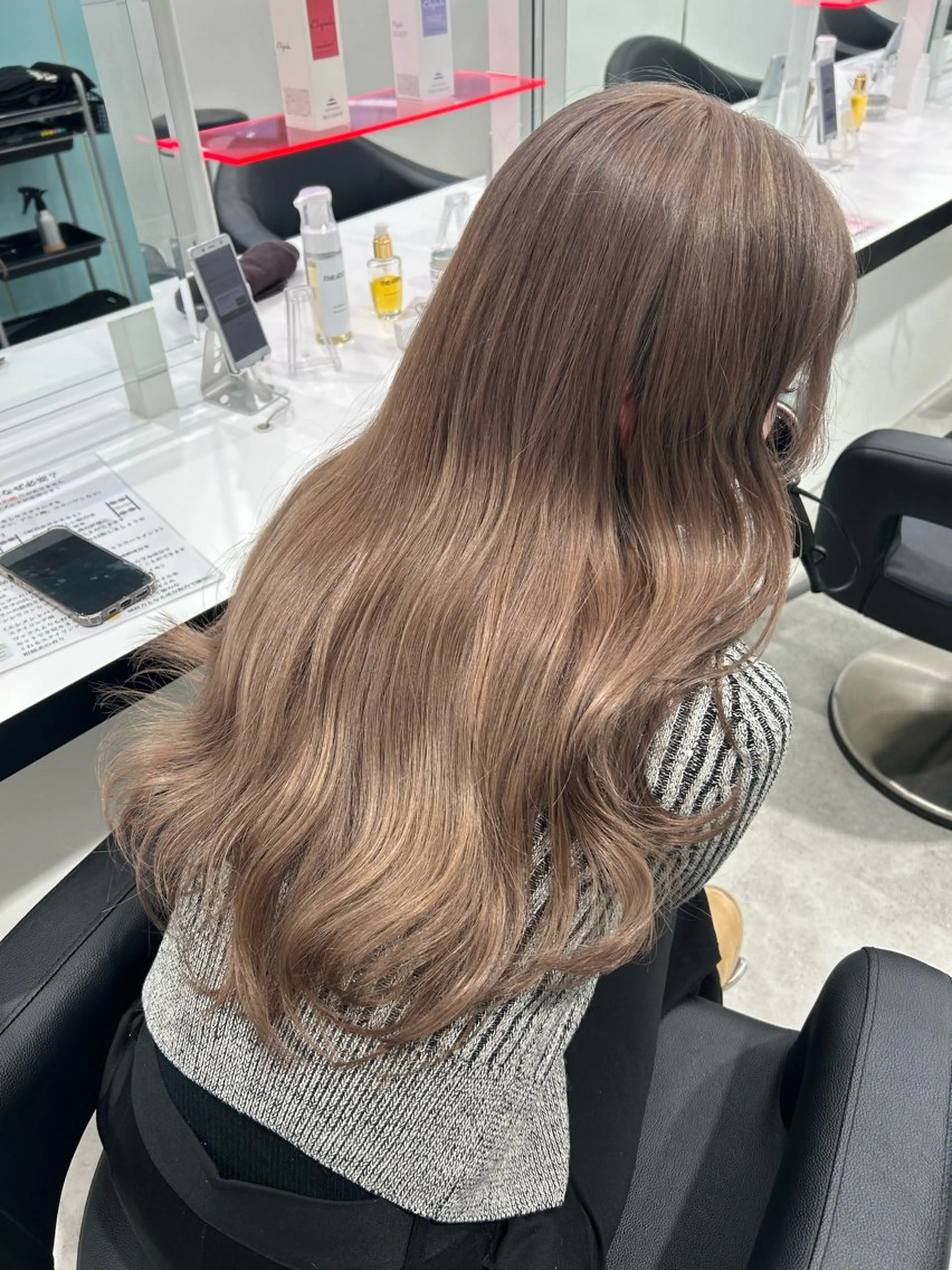 ロング カラー 履歴修正屋さん／ ブロンド／ホワイトのヘアスタイル