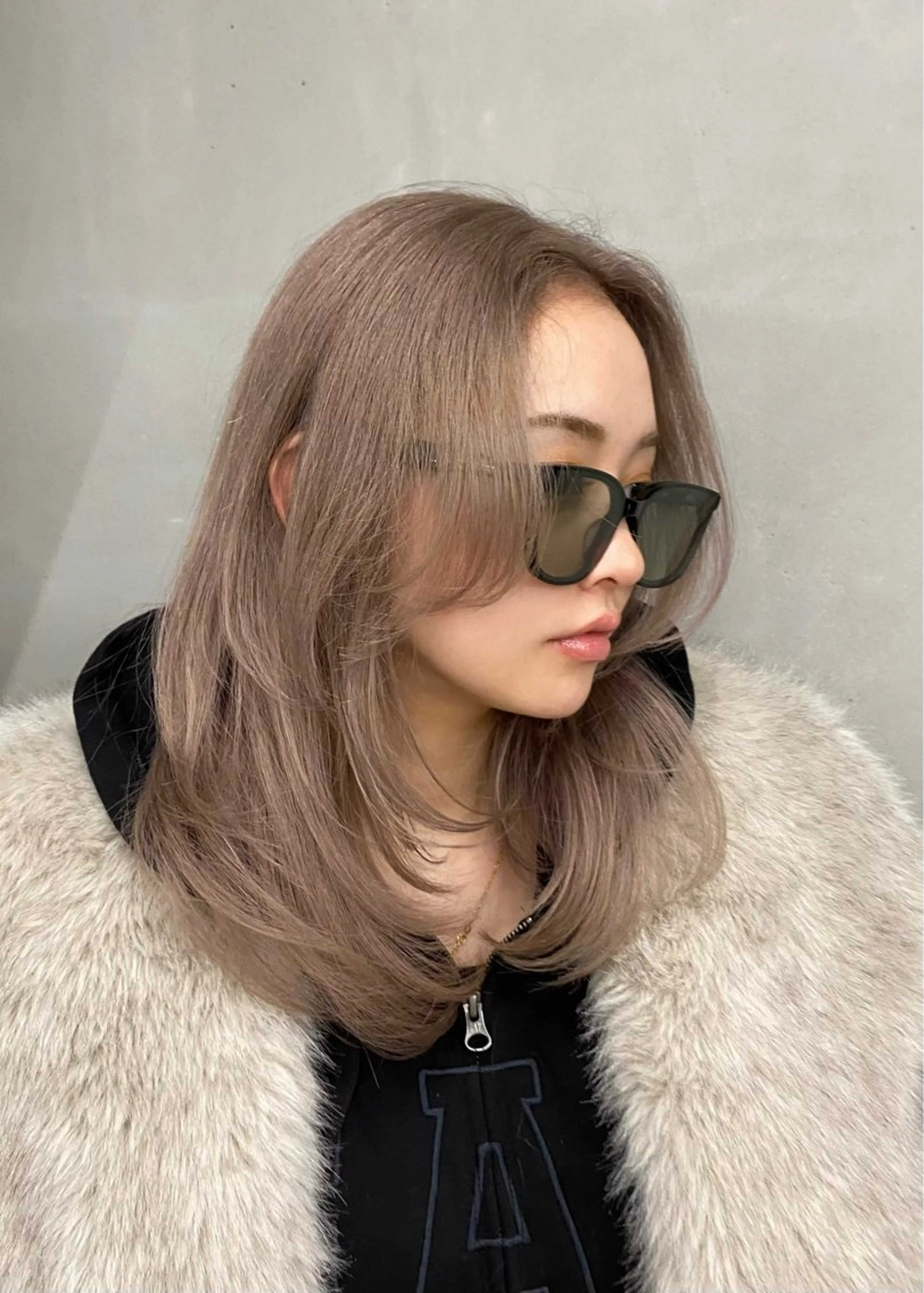 ミディアム カラー ヘアアレンジ グレージュ レイヤーカット mina 🌷のヘアスタイル