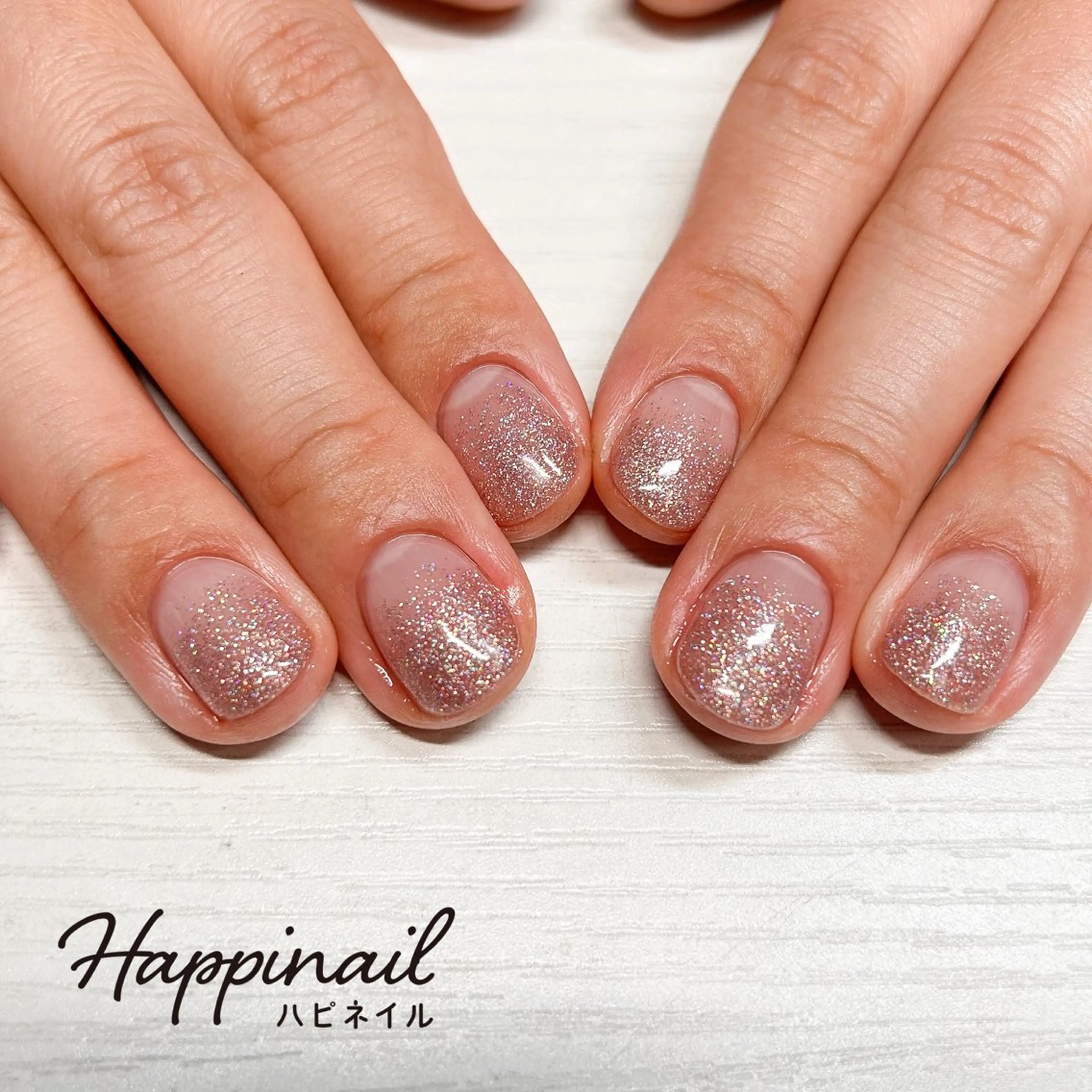 ネイル ジェルネイル グラデーション 冬ネイル クリスマス ケアが得意なサロン Happinailのエステ・リラクイメージ
