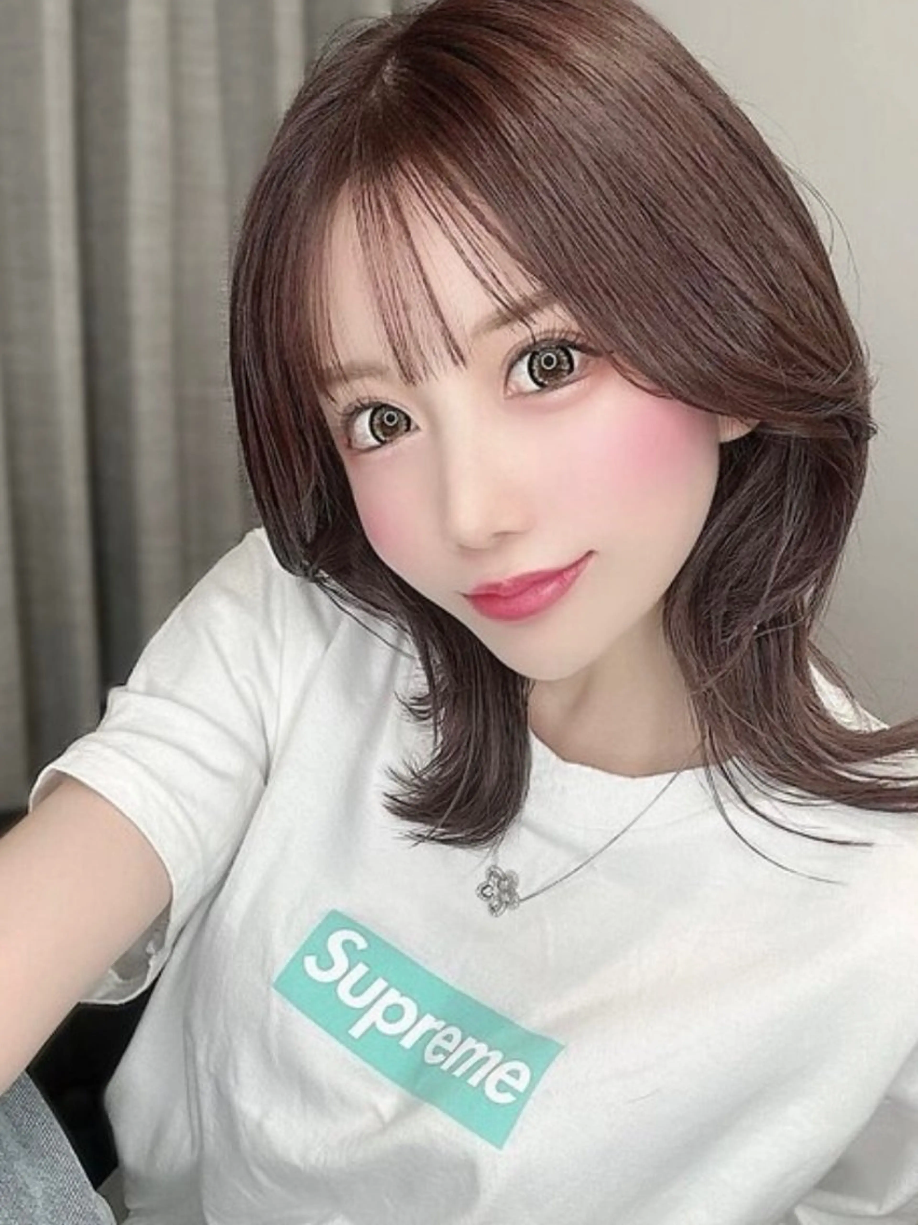 ミディアム カラー ヘアアレンジ ボブレイヤー アッシュ ベージュカラー ボブ くびれヘア vizz by elyts【北谷】のヘアスタイル