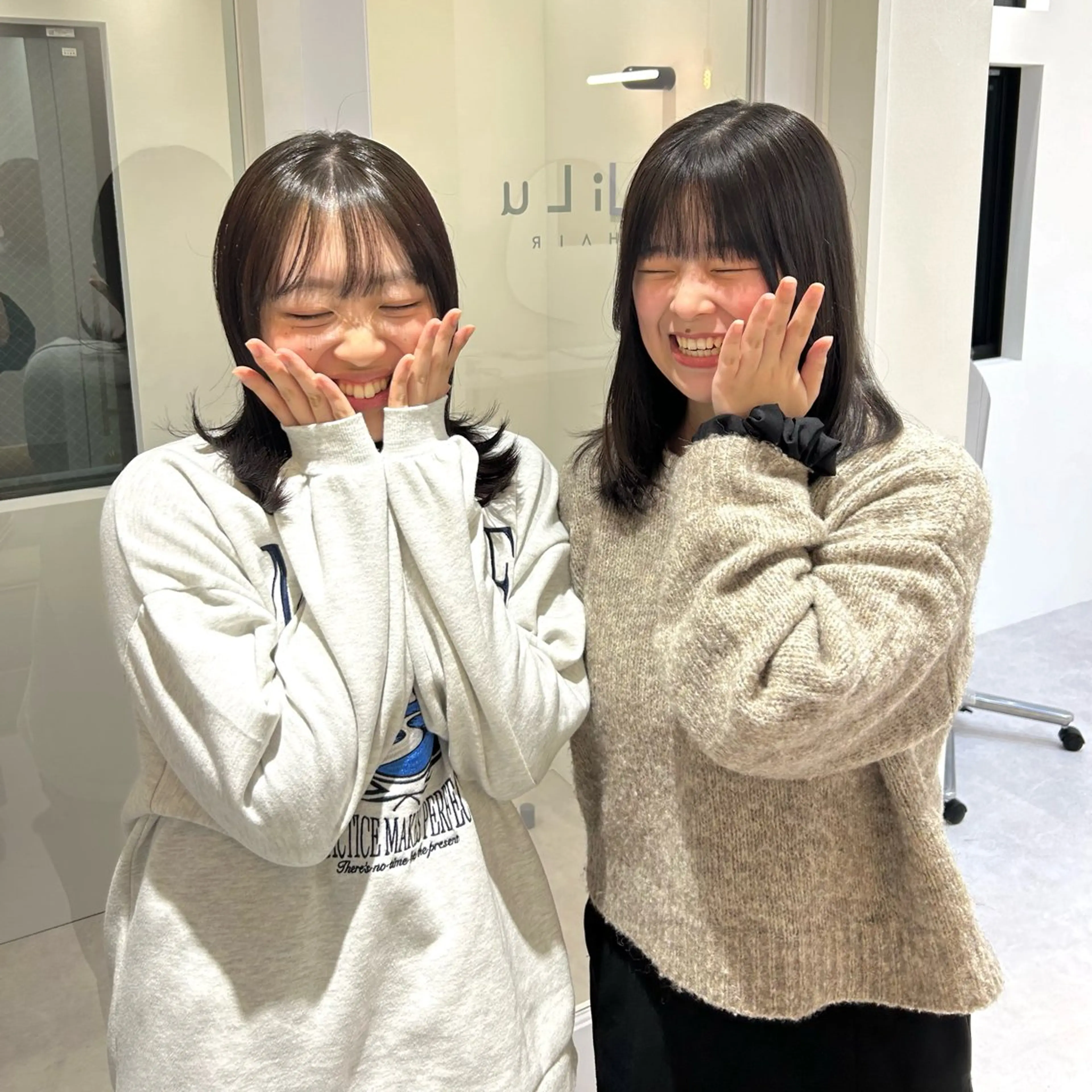 ミディアム カラー チアキ ジュリのヘアスタイル