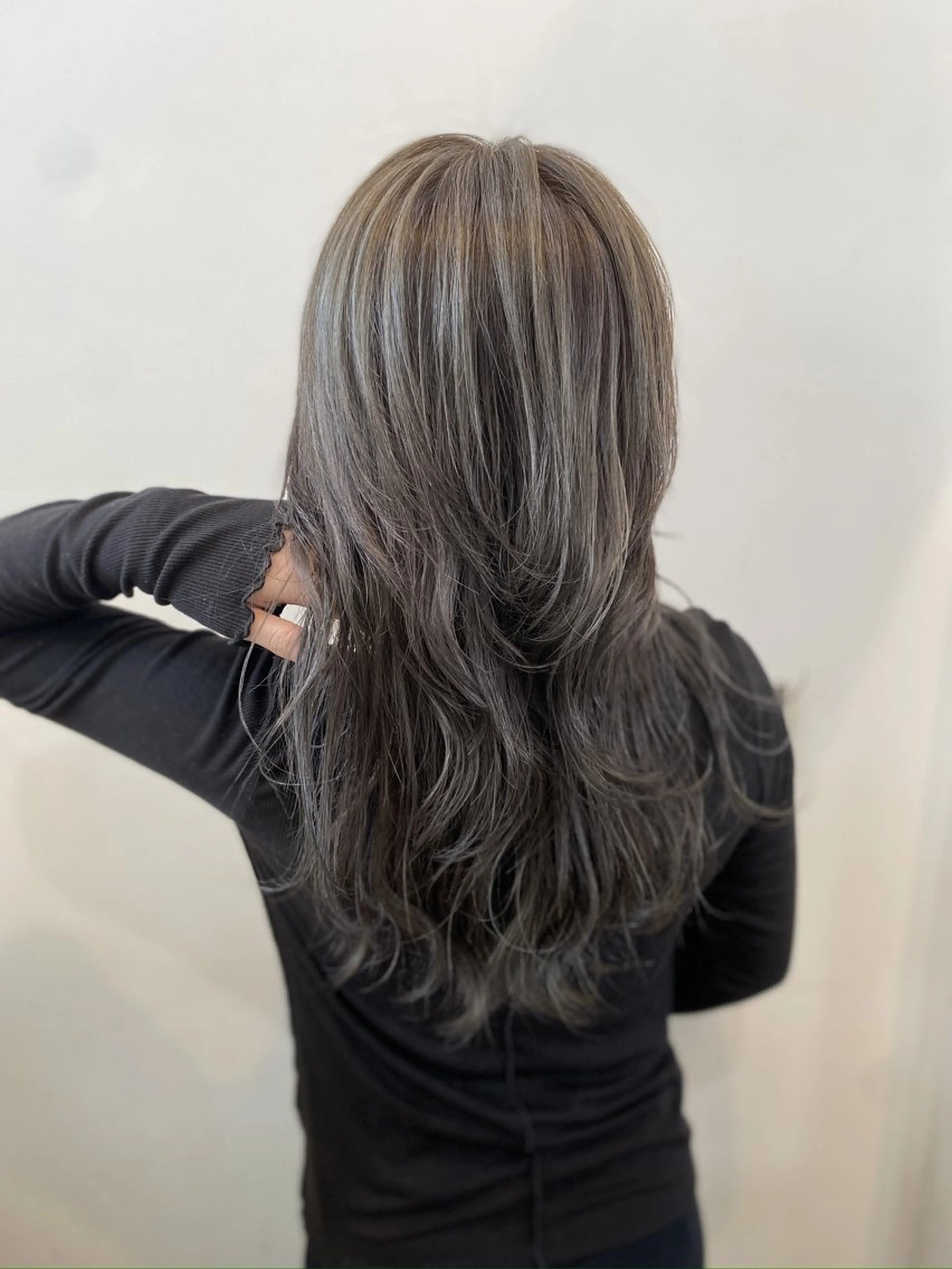 ロング カラー グレージュ ハイライトカラー ハイライト 安住 千明のマツエク・マツパデザイン