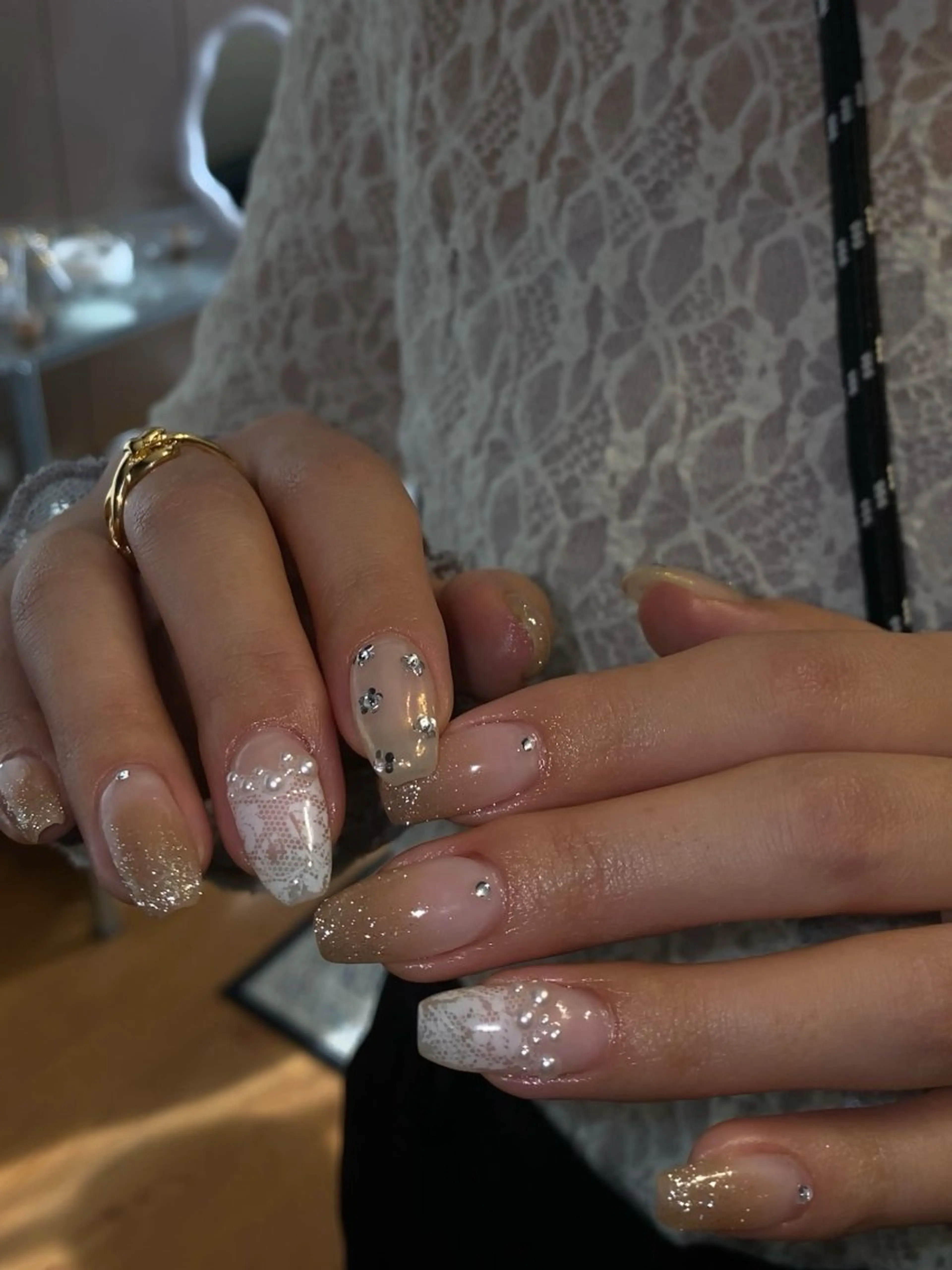 ネイル グラデーション レース ラメ(グリッター) ラメグラデーション ハンドネイル ハンドケア nail salon maniのネイルデザイン