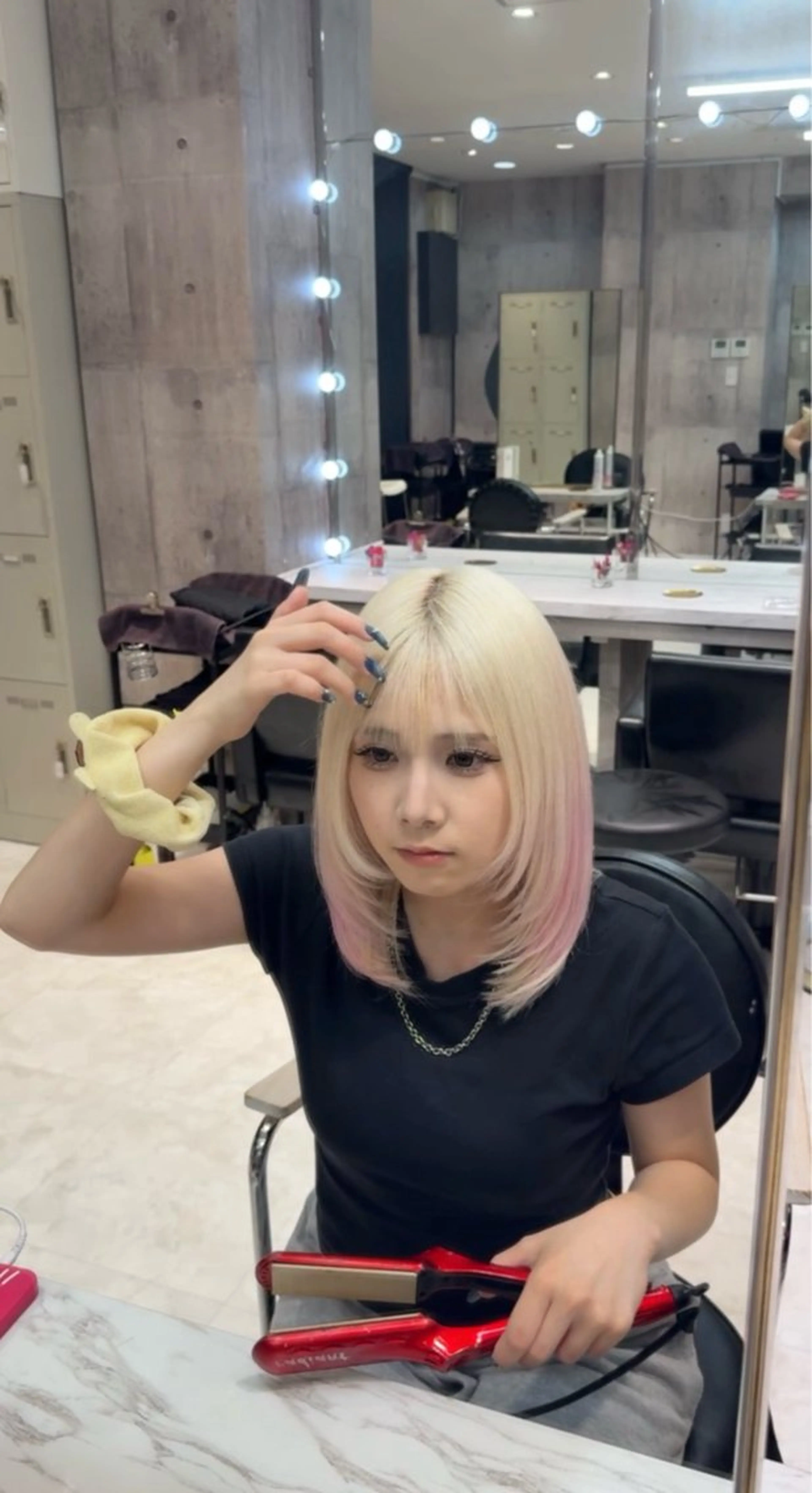 ロング カラー ヘアアレンジ ベージュカラー ブリーチ ブロンド デザインカラー ミルクティーベージュ ヘアカラー 複雑履歴修正/ ハイトーン職人/拓真のヘアスタイル